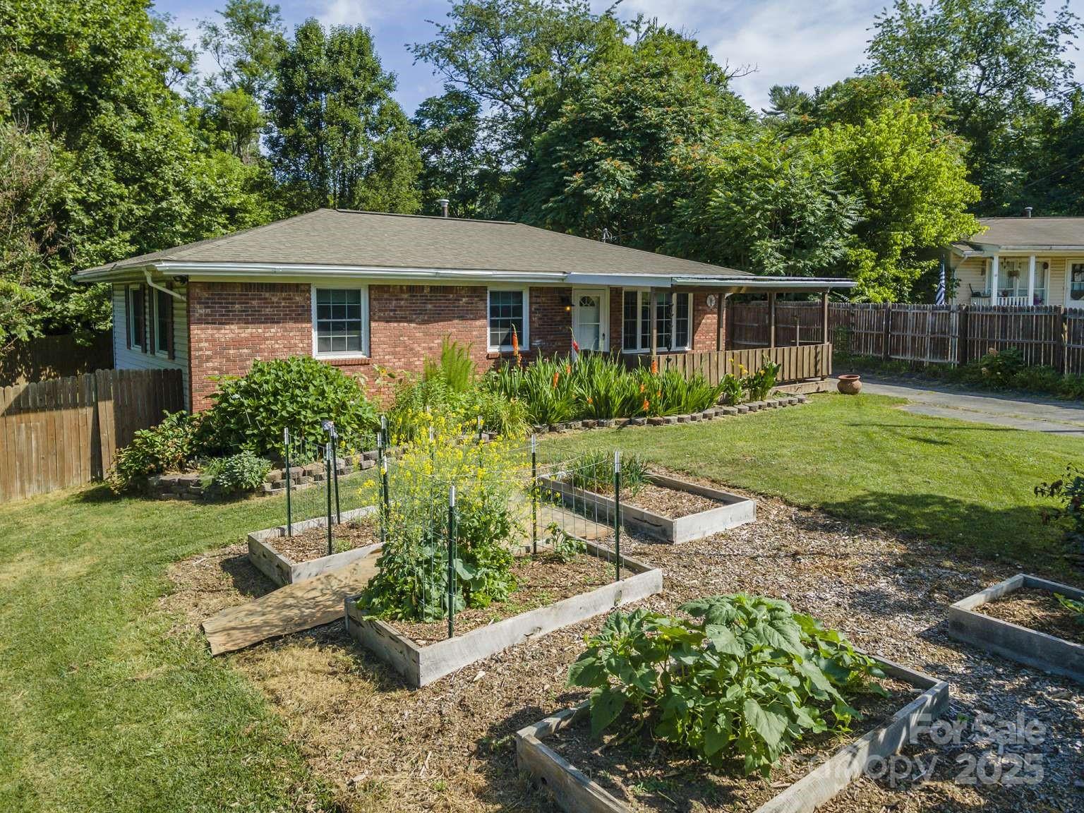 6 Eva Circle Property Photo