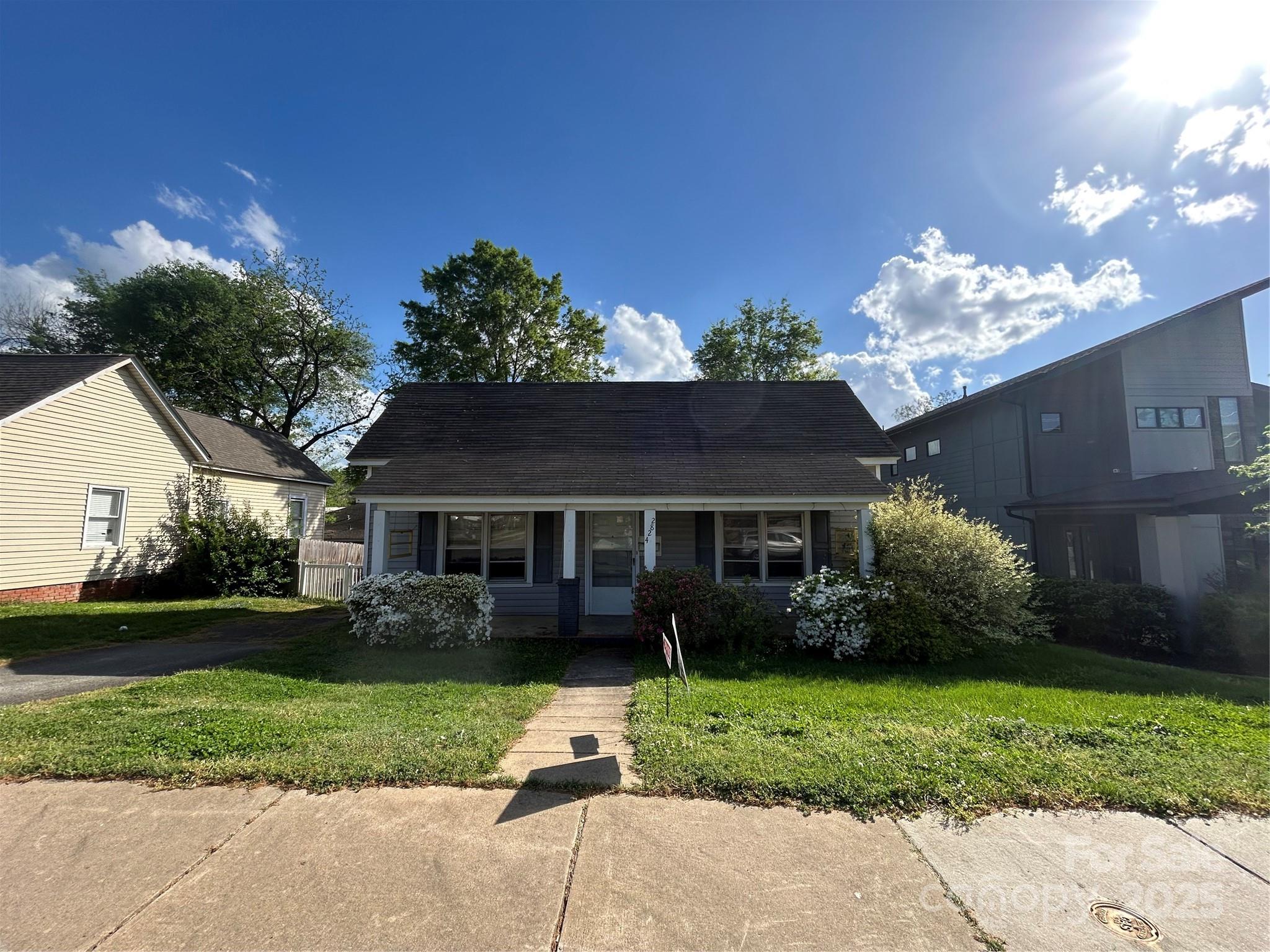 2824 N Brevard Street Property Photo 1