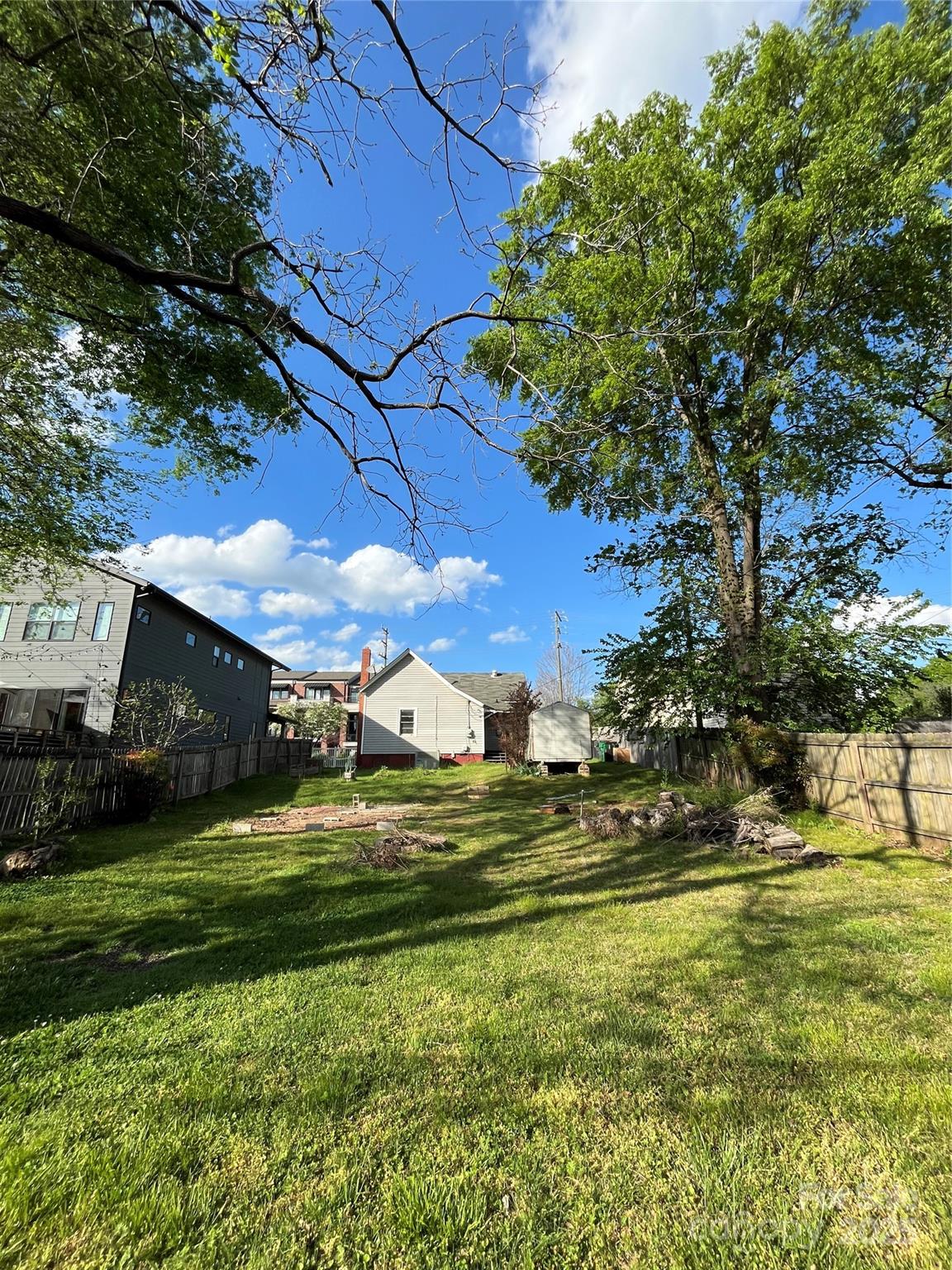 2824 N Brevard Street Property Photo 4