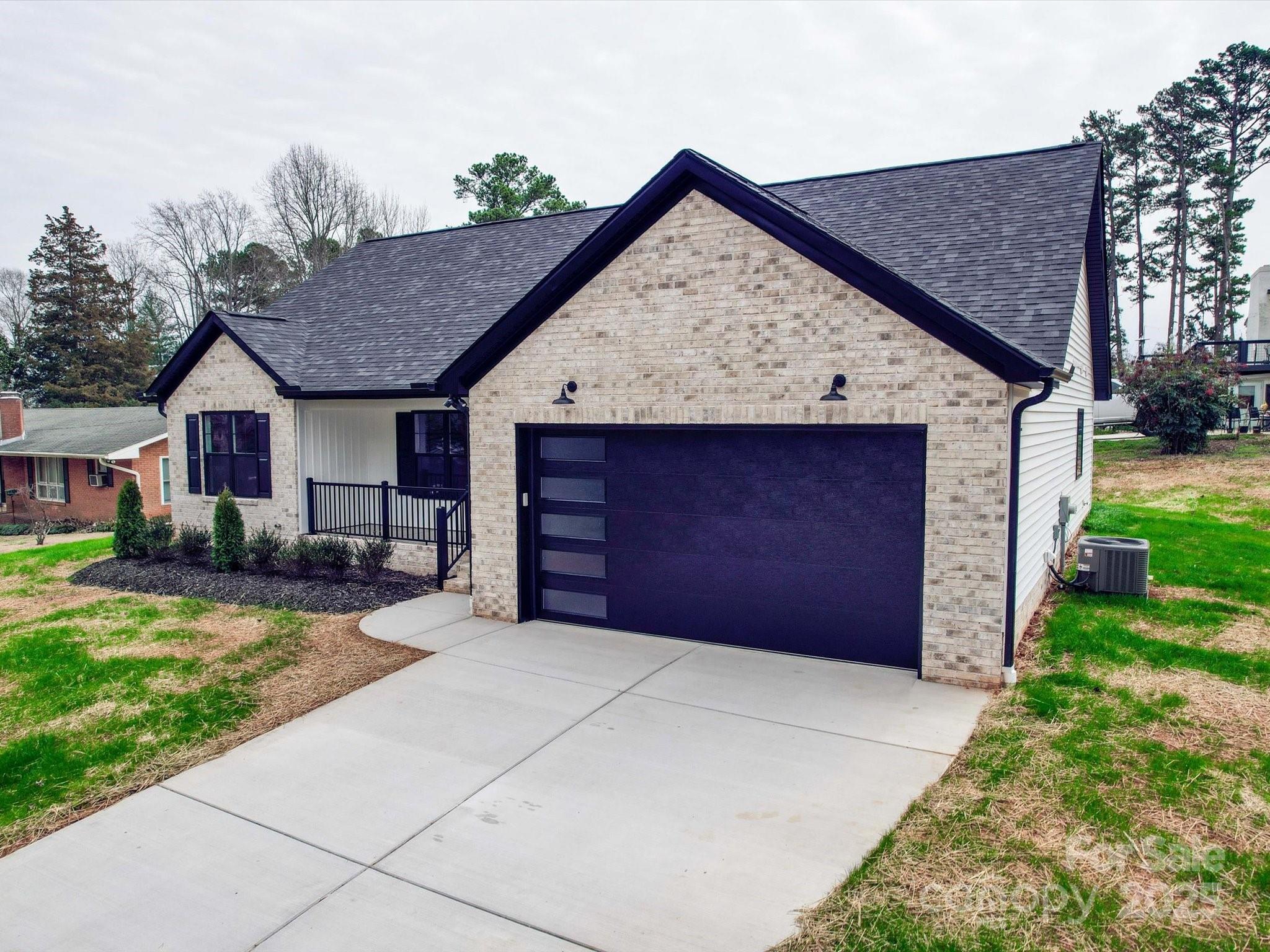 8690 Crestwood Drive Property Photo 3