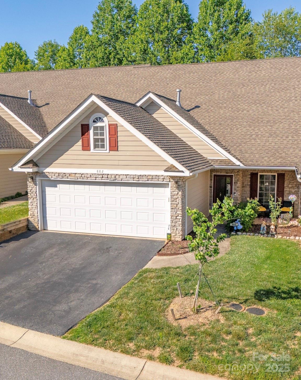 882 West Pointe Drive Property Photo