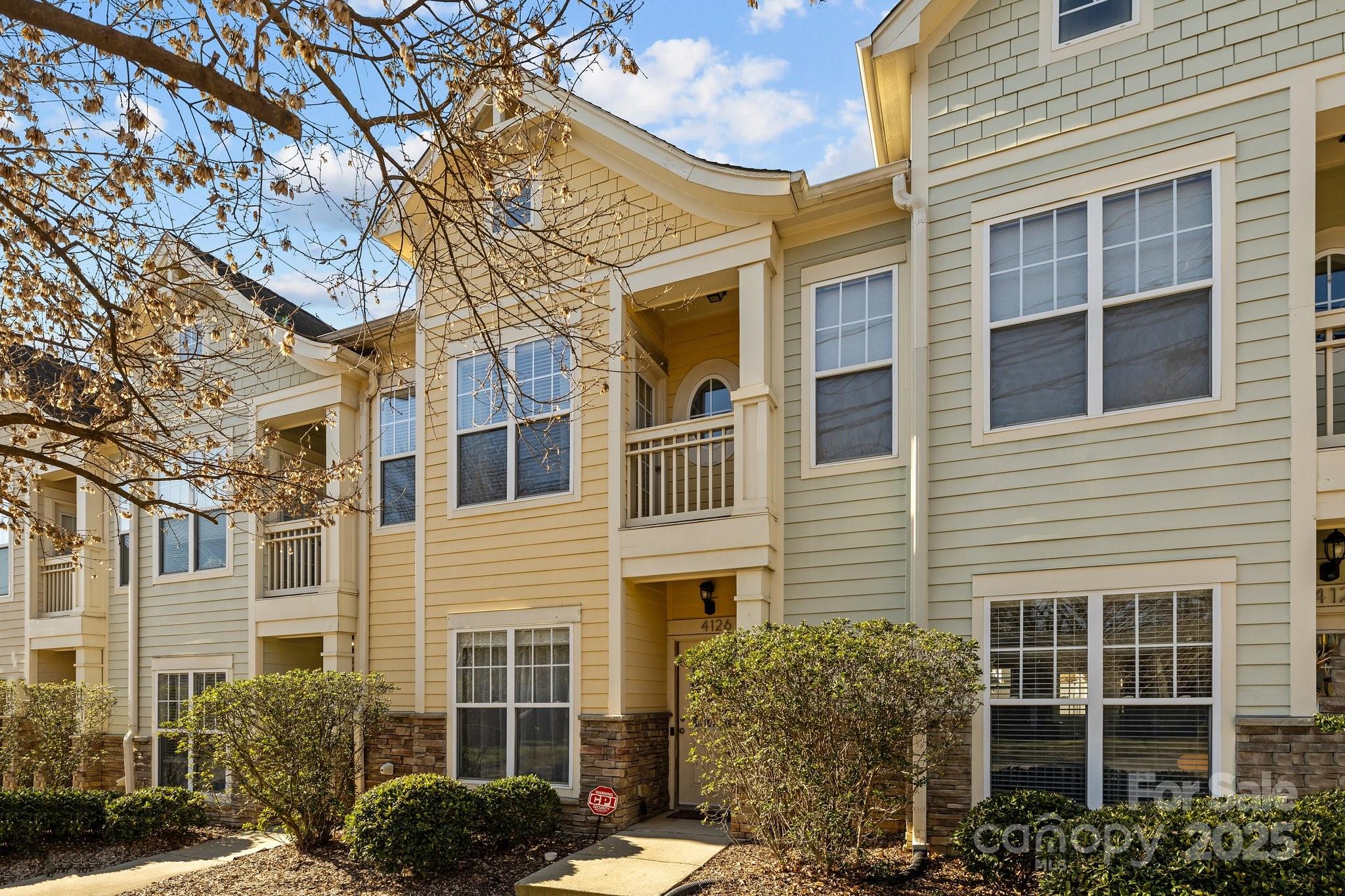 Avondale Square Real Estate Listings Main Image