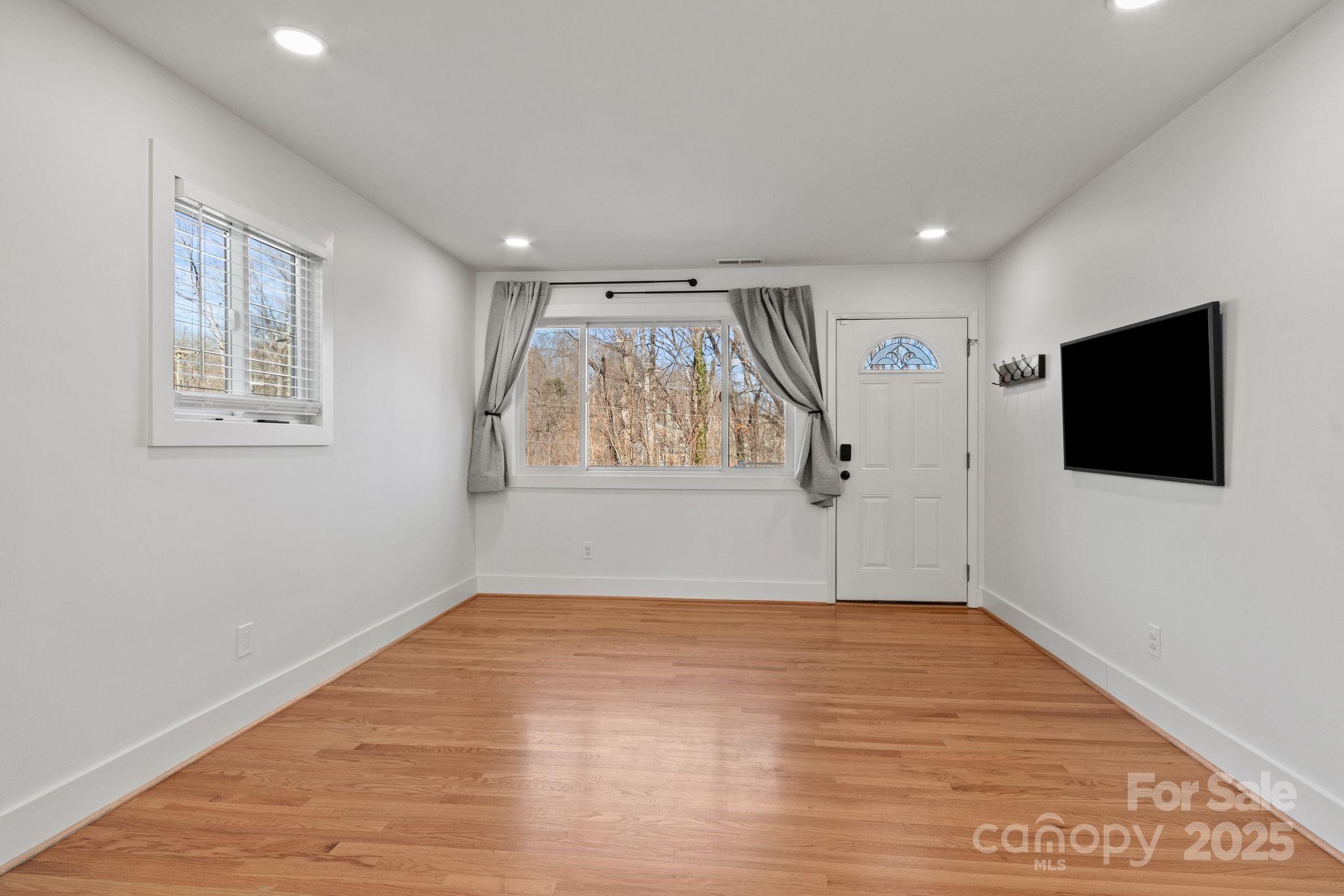 453 Riverview Drive Property Photo 5