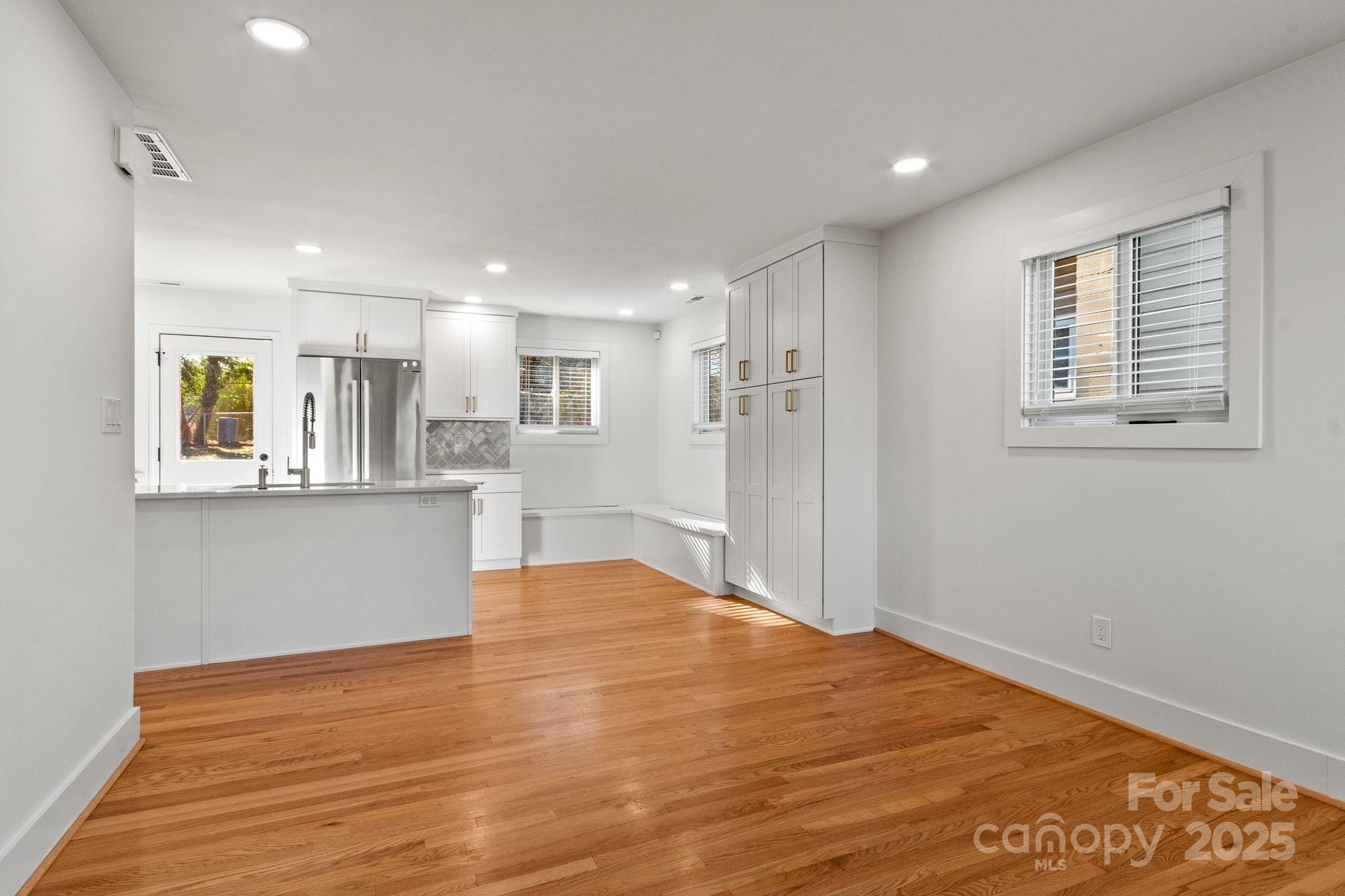 453 Riverview Drive Property Photo 6