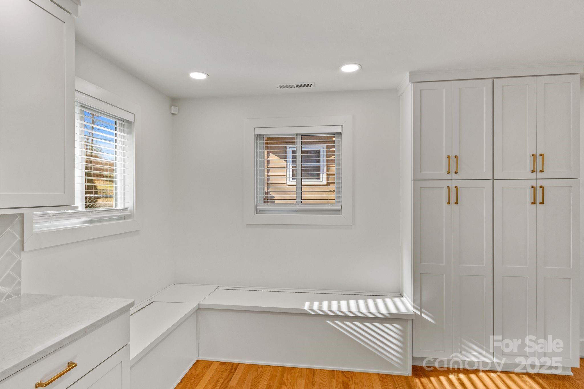 453 Riverview Drive Property Photo 8