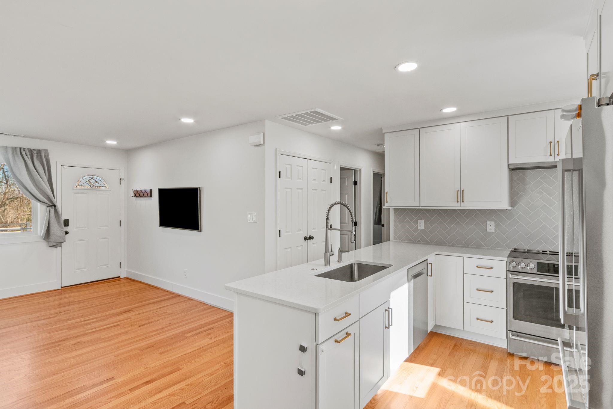 453 Riverview Drive Property Photo 9