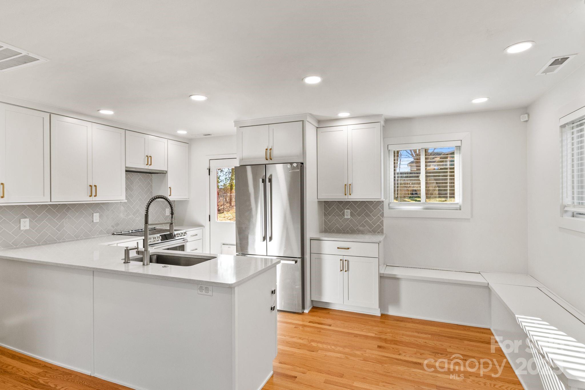 453 Riverview Drive Property Photo 10