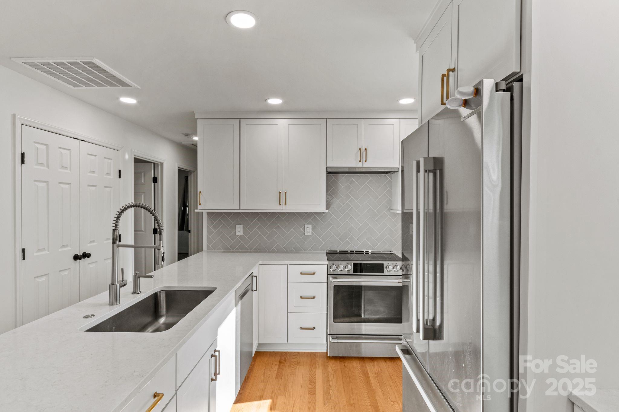 453 Riverview Drive Property Photo 12