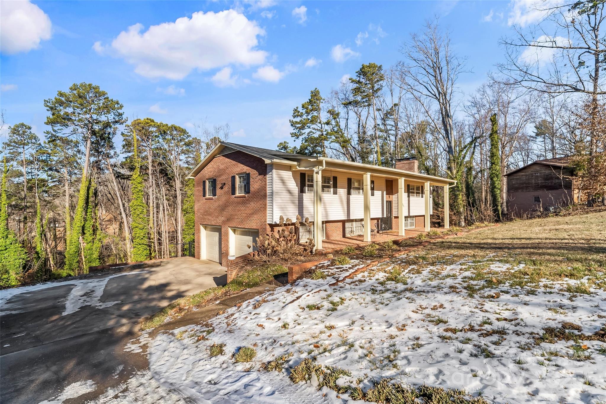 261 Skyline Road Property Photo