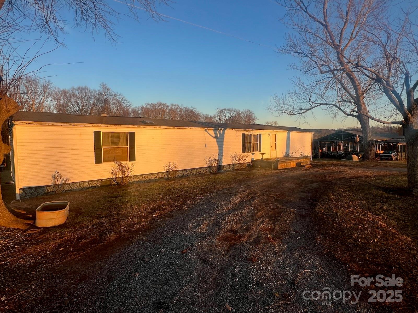521 Tom Camp Road Property Photo