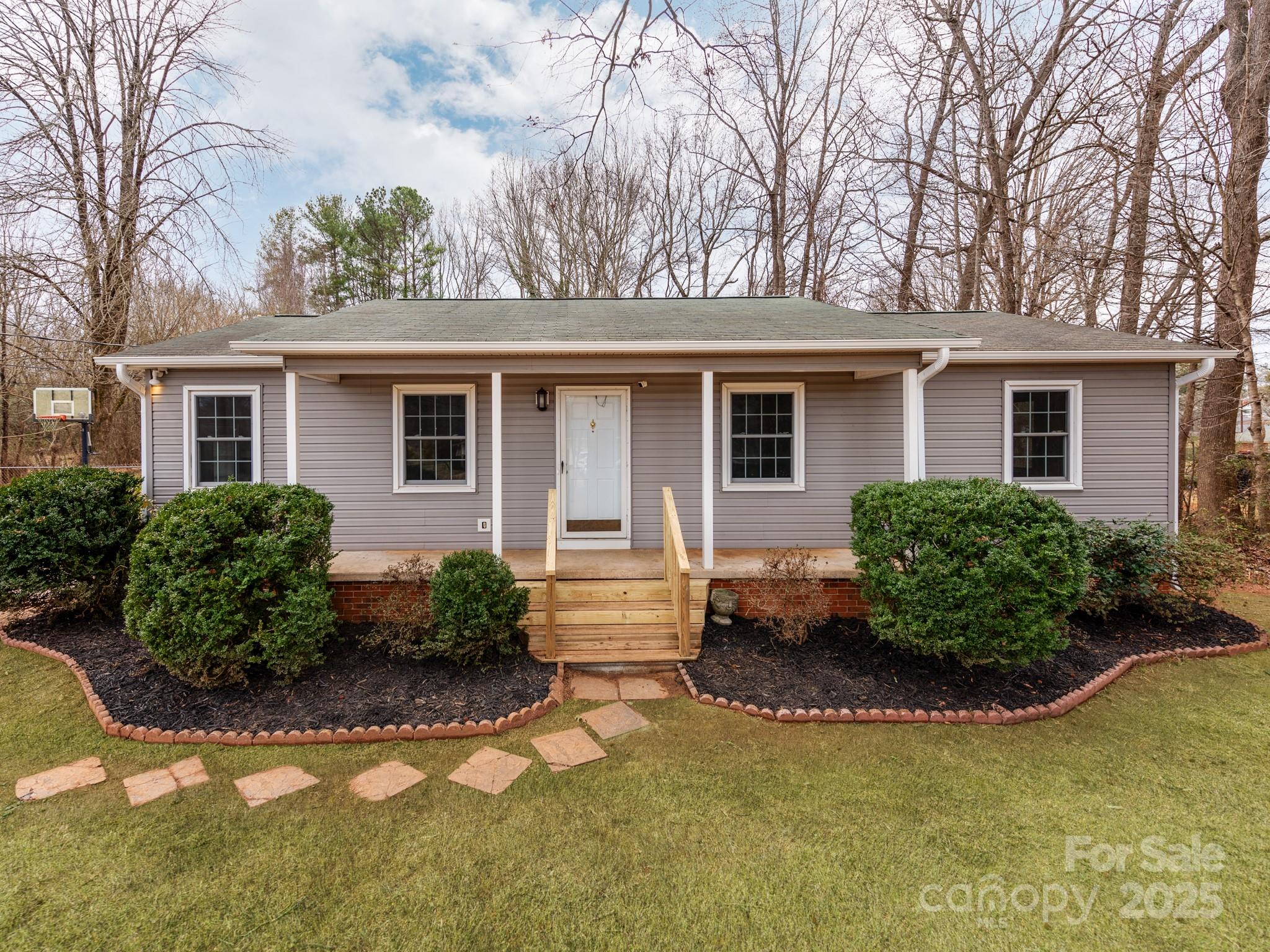 205 Mae Road Property Photo