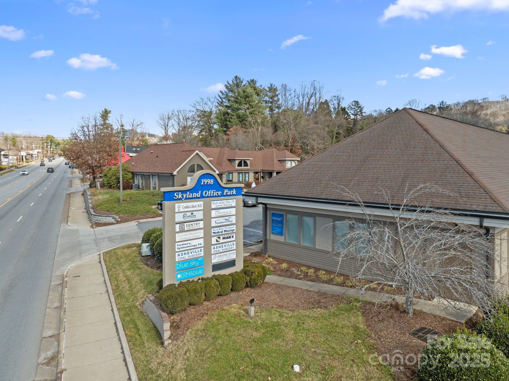 1998 Hendersonville Road Property Photo 2