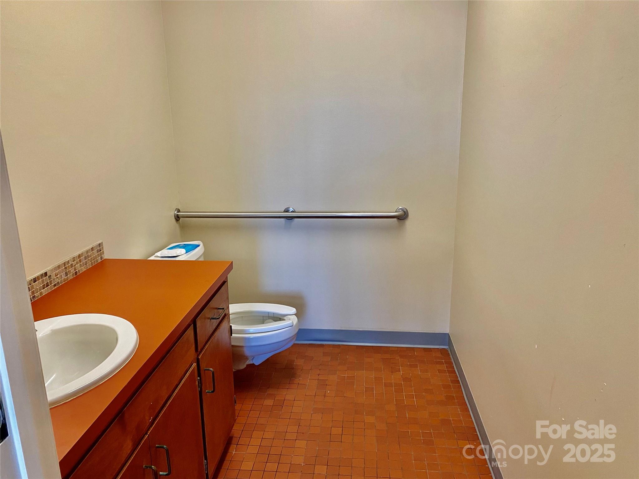 425 Main Street Property Photo 10
