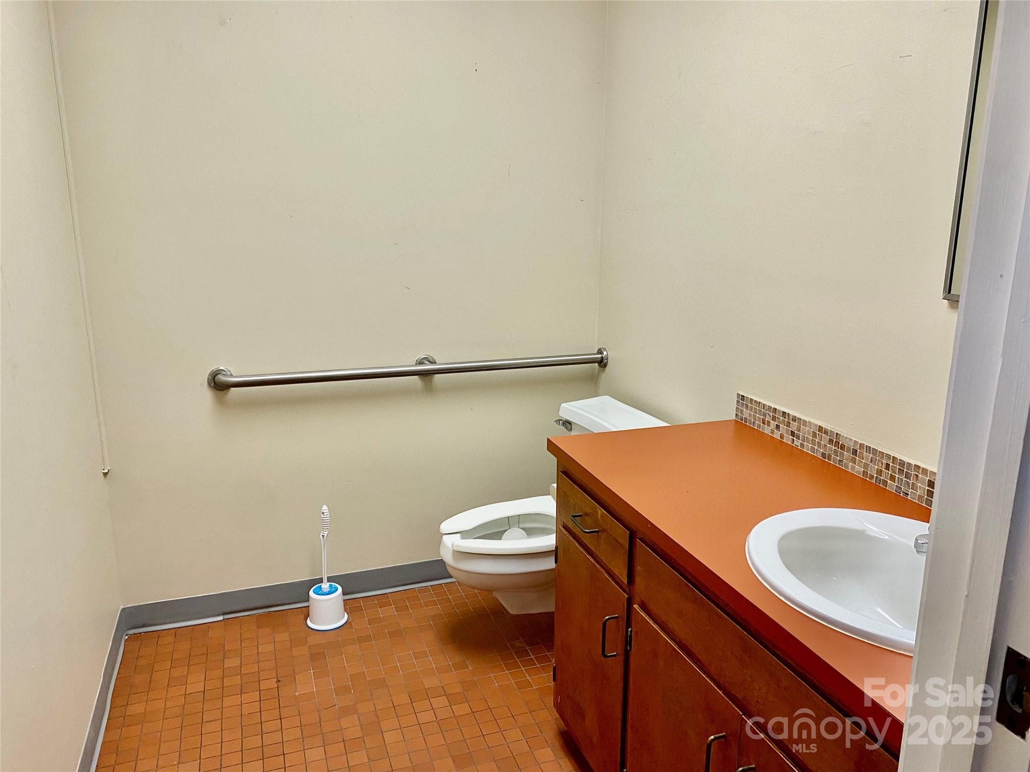 425 Main Street Property Photo 11