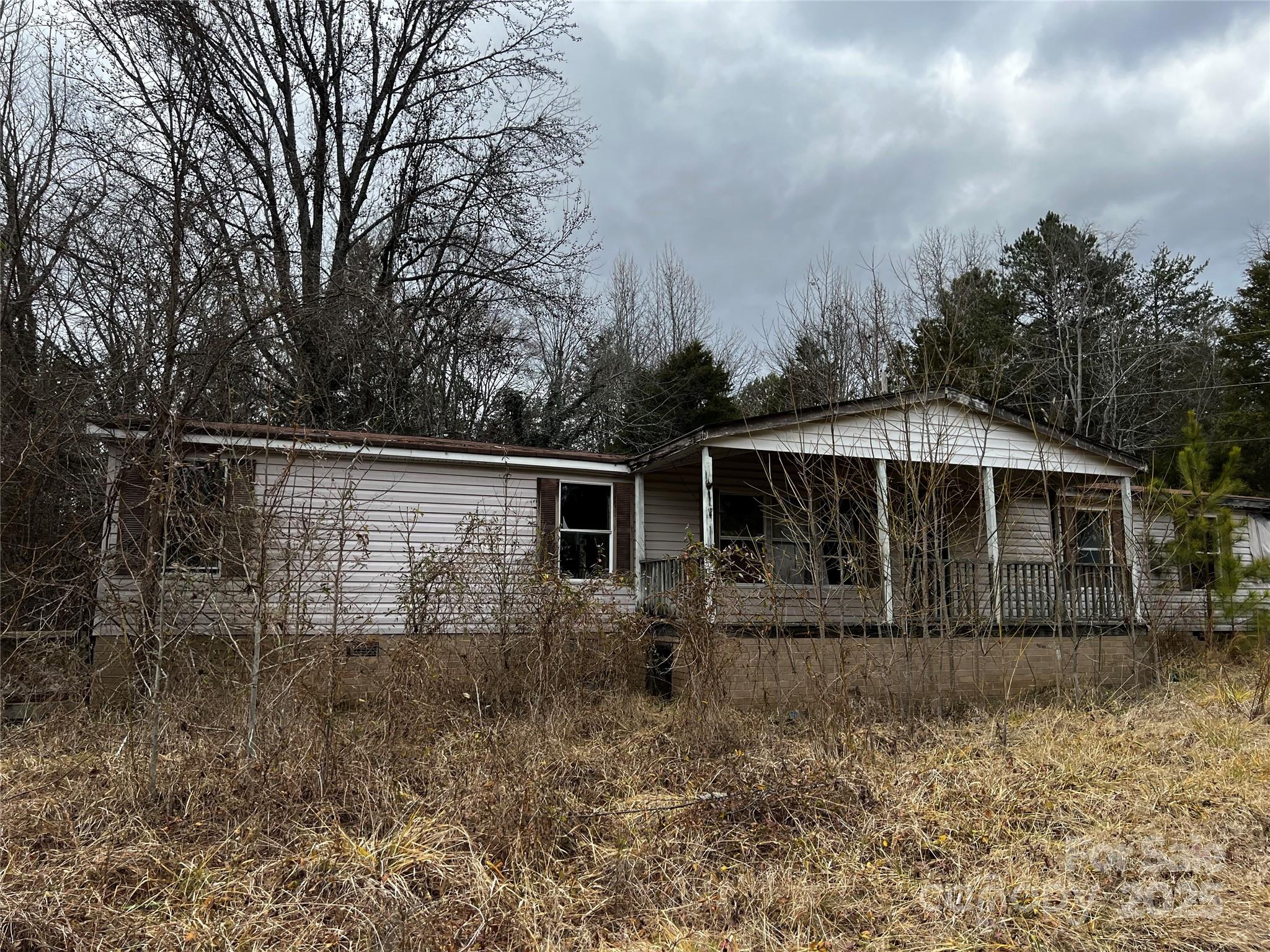 656 Gladstone Road Property Photo