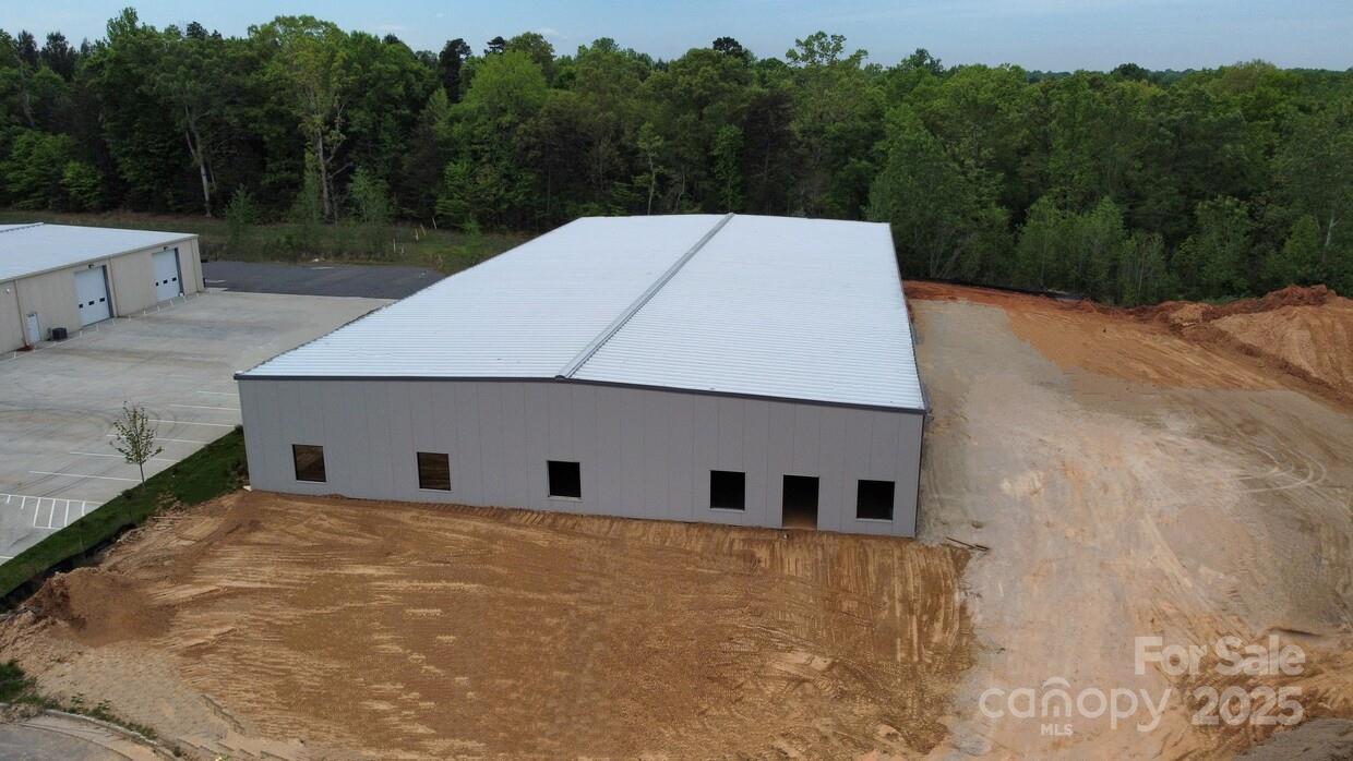 199 Thunder Road Property Photo 3