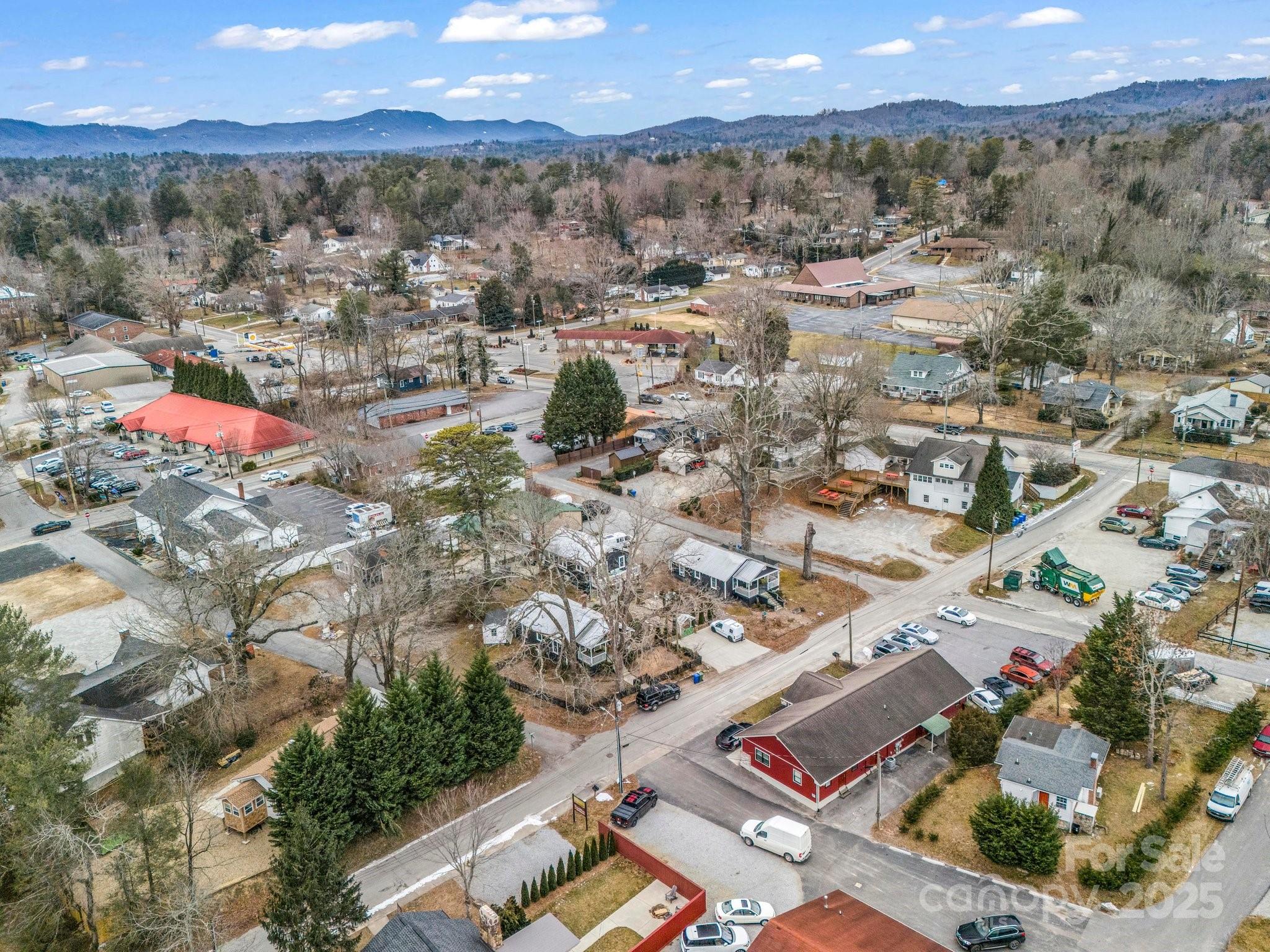 302 Davis Street Property Photo 4