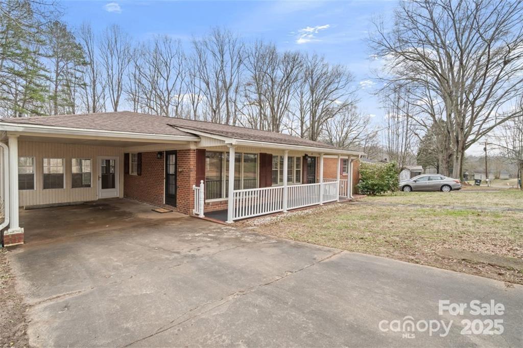 122 Lowry Row Property Photo