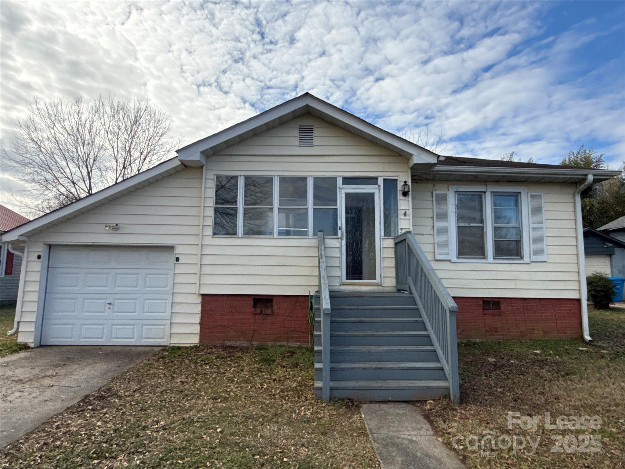 312 Mayflower Avenue Property Photo