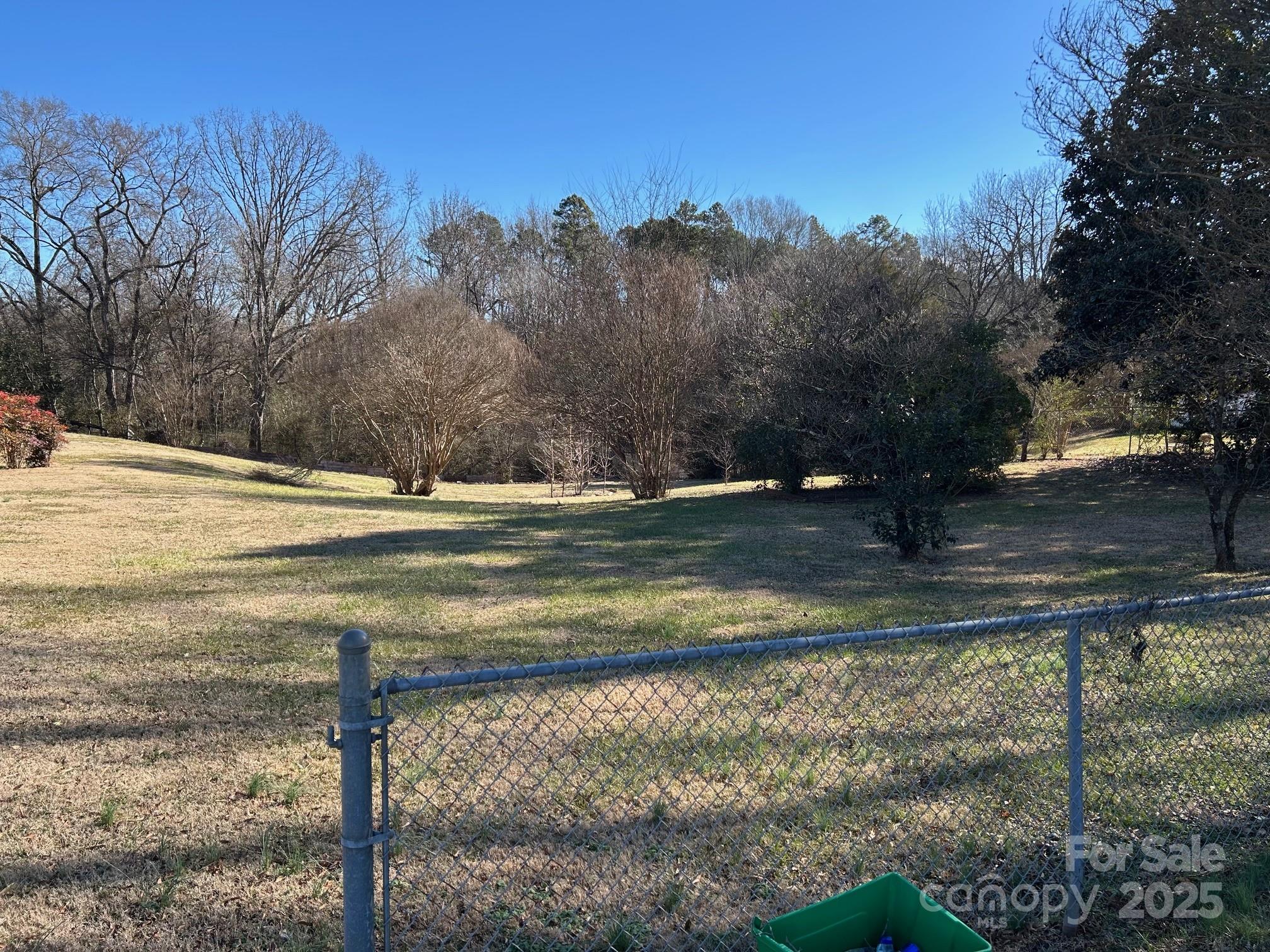 520 Central Drive Property Photo 1