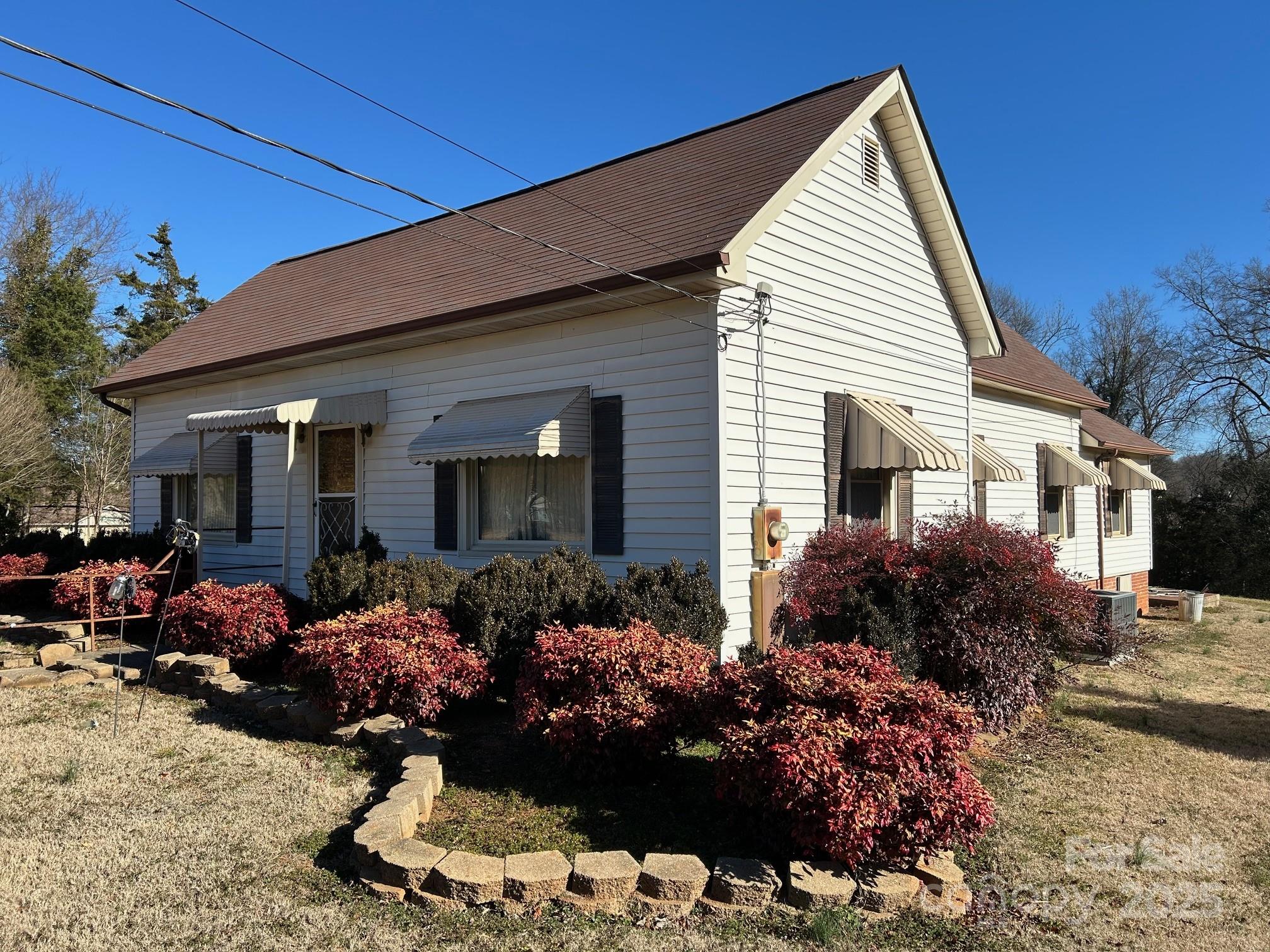 520 Central Drive Property Photo 3
