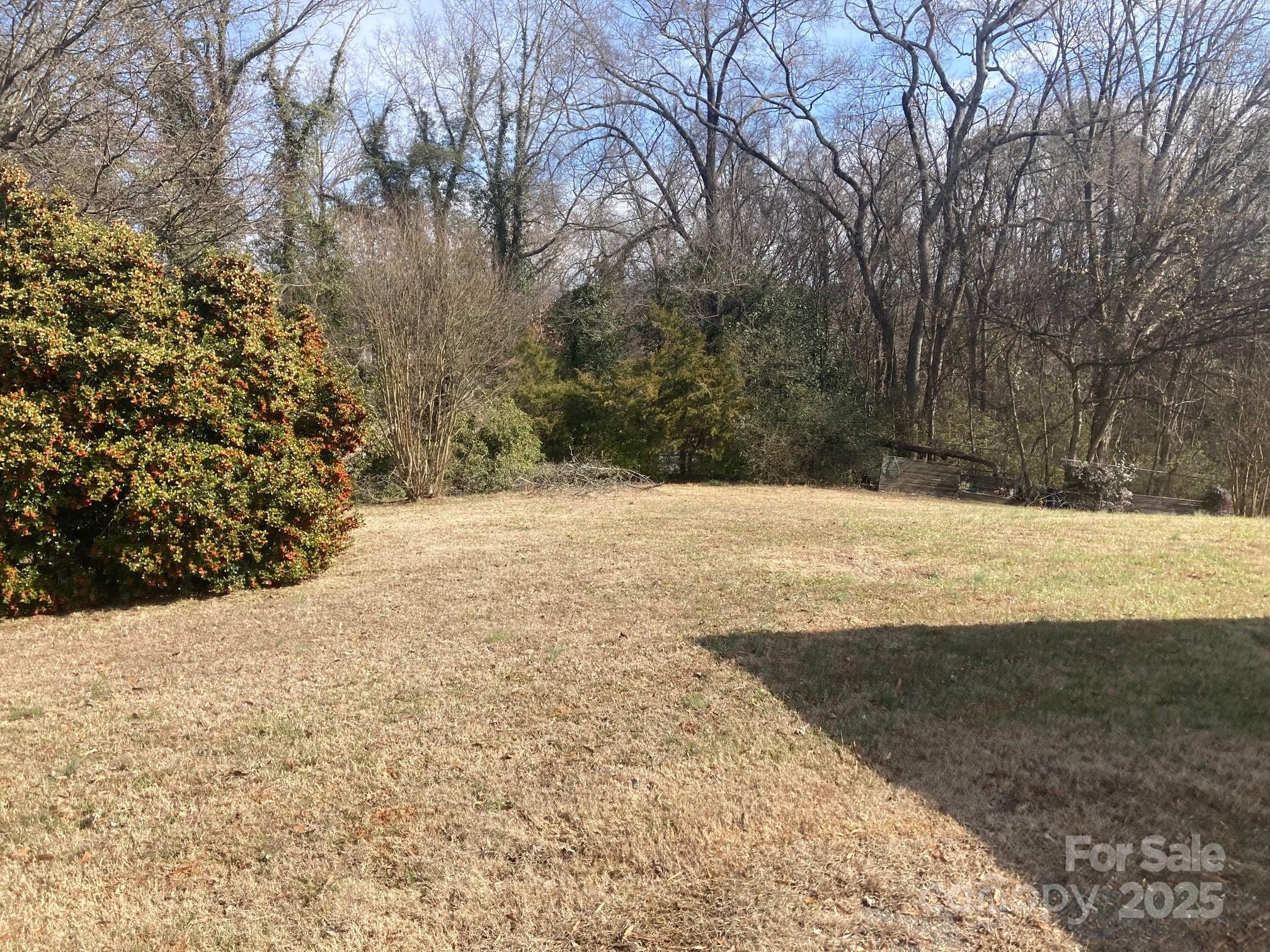 520 Central Drive Property Photo 5