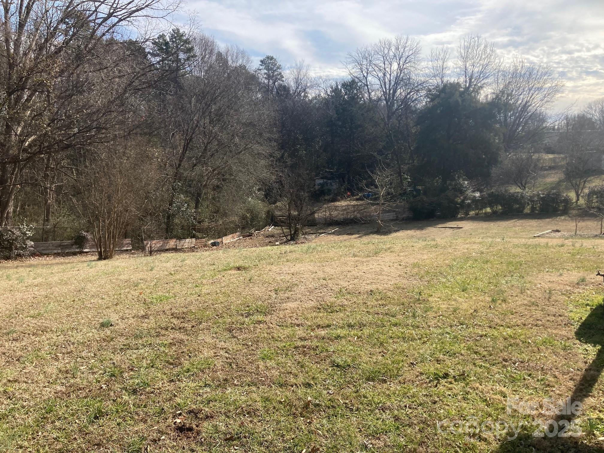 520 Central Drive Property Photo 6