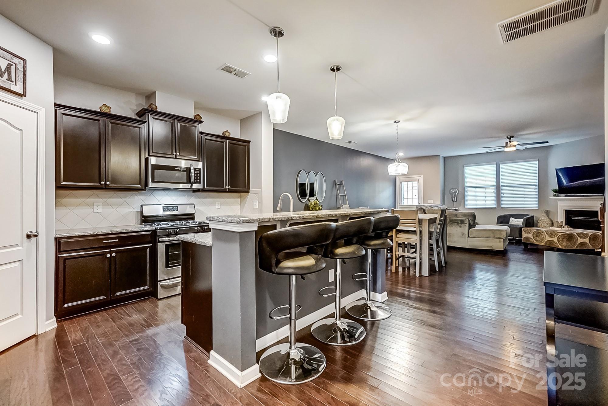 3033 Honeylocust Lane Property Photo 1