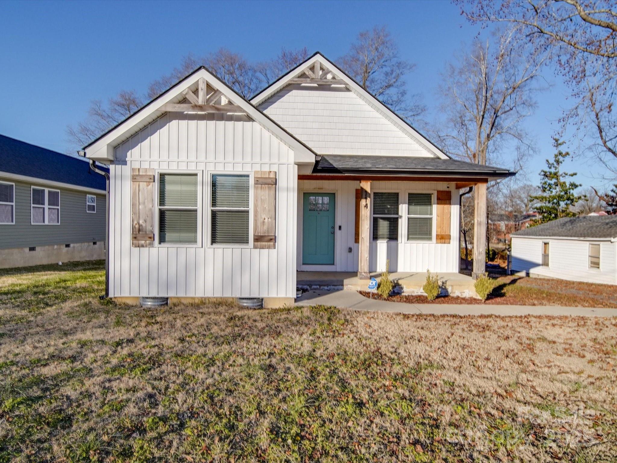 114 W Lee Avenue Property Photo