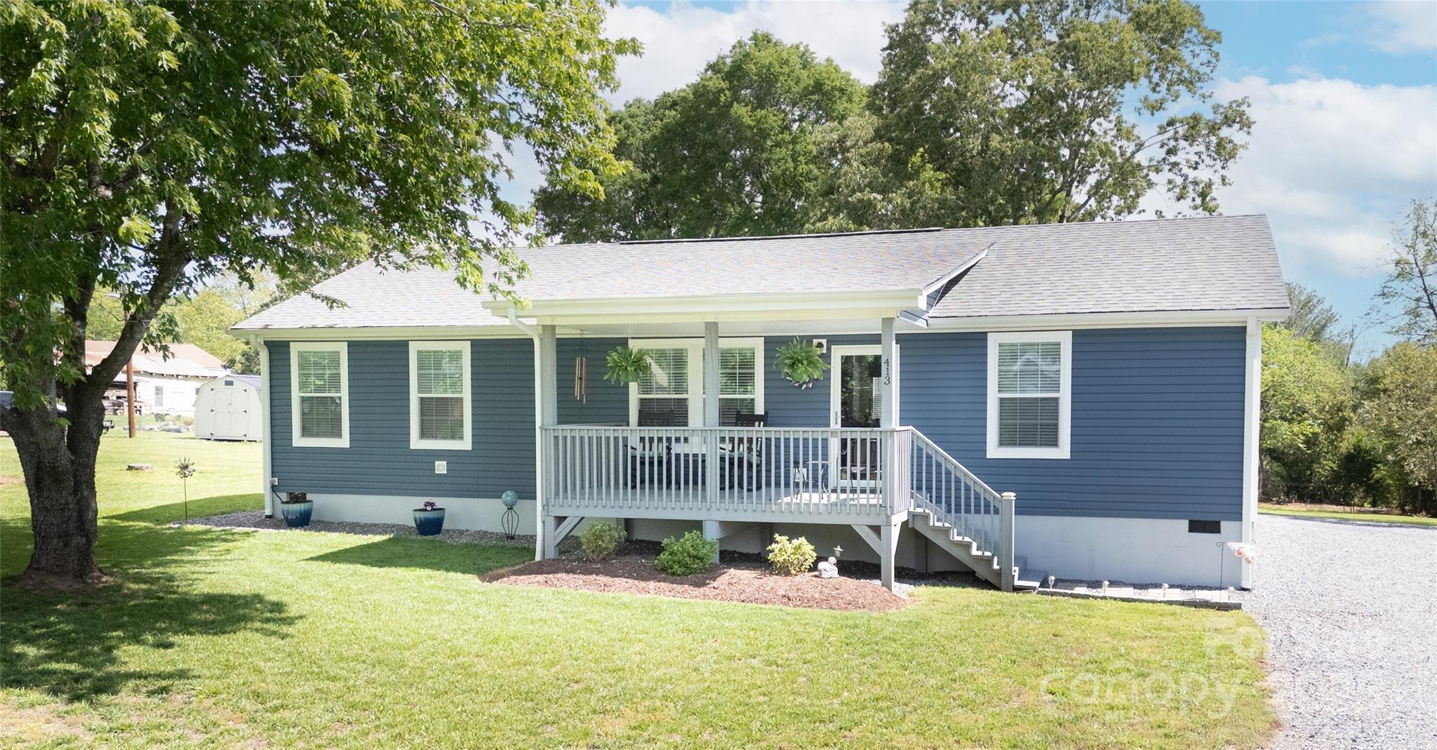 413 London Street Property Photo 1
