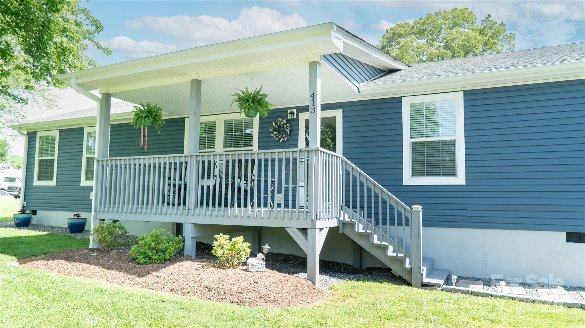 413 London Street Property Photo 2