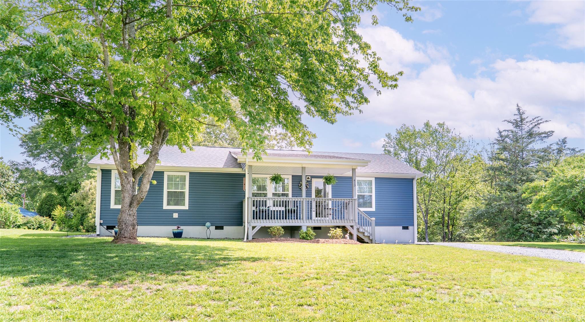 413 London Street Property Photo 3