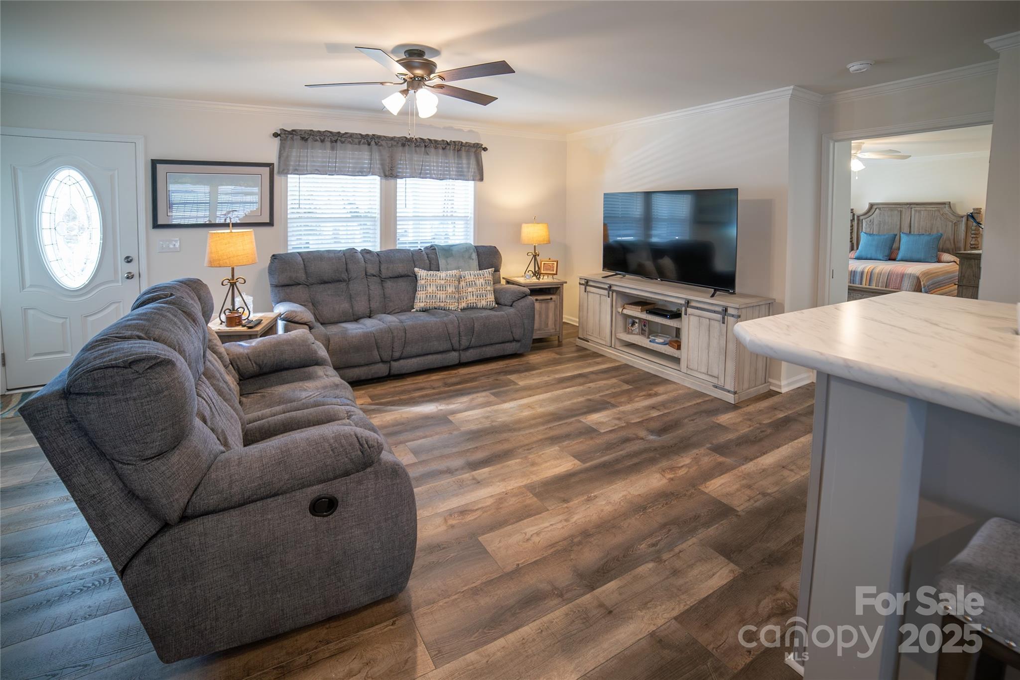 413 London Street Property Photo 5