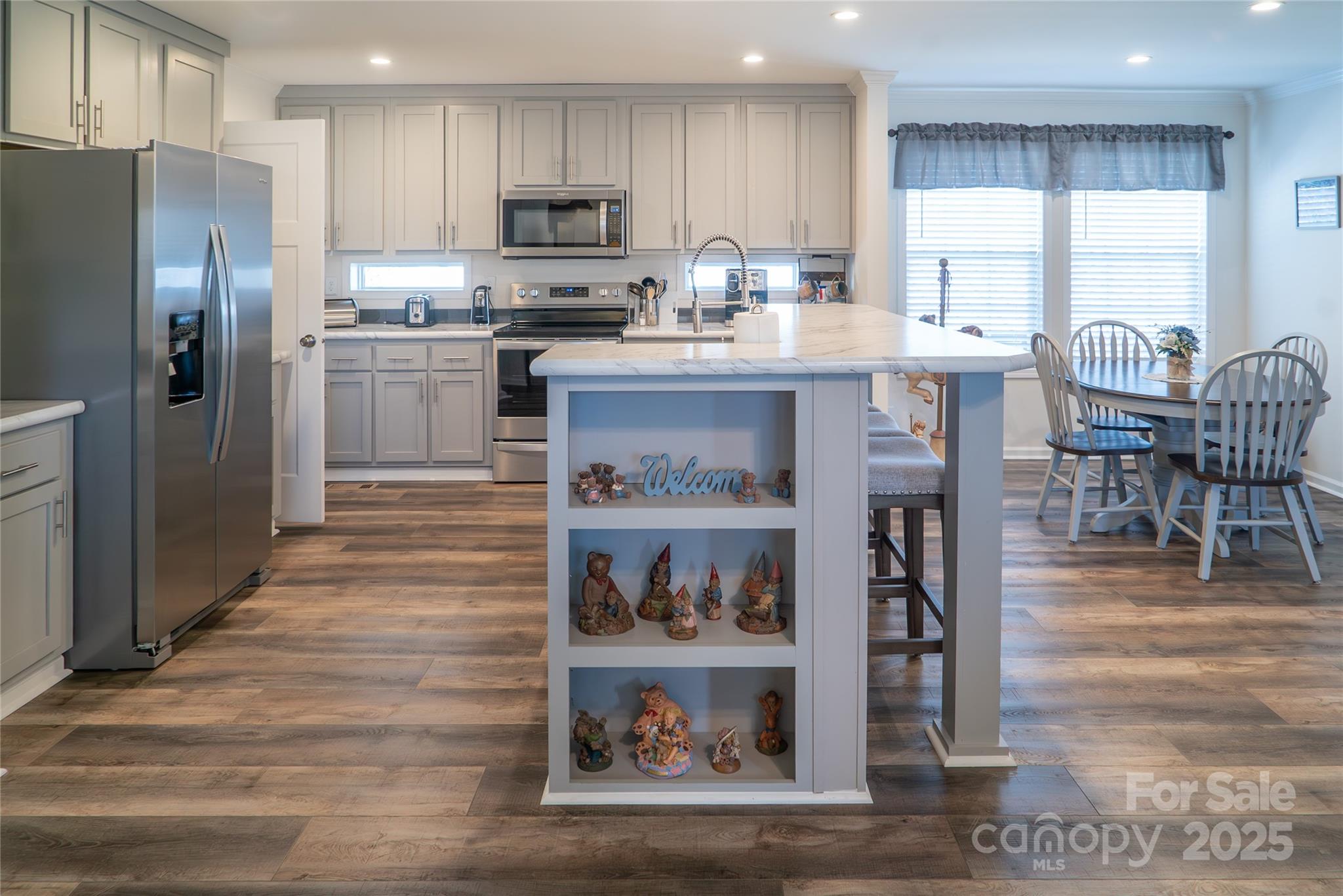 413 London Street Property Photo 8