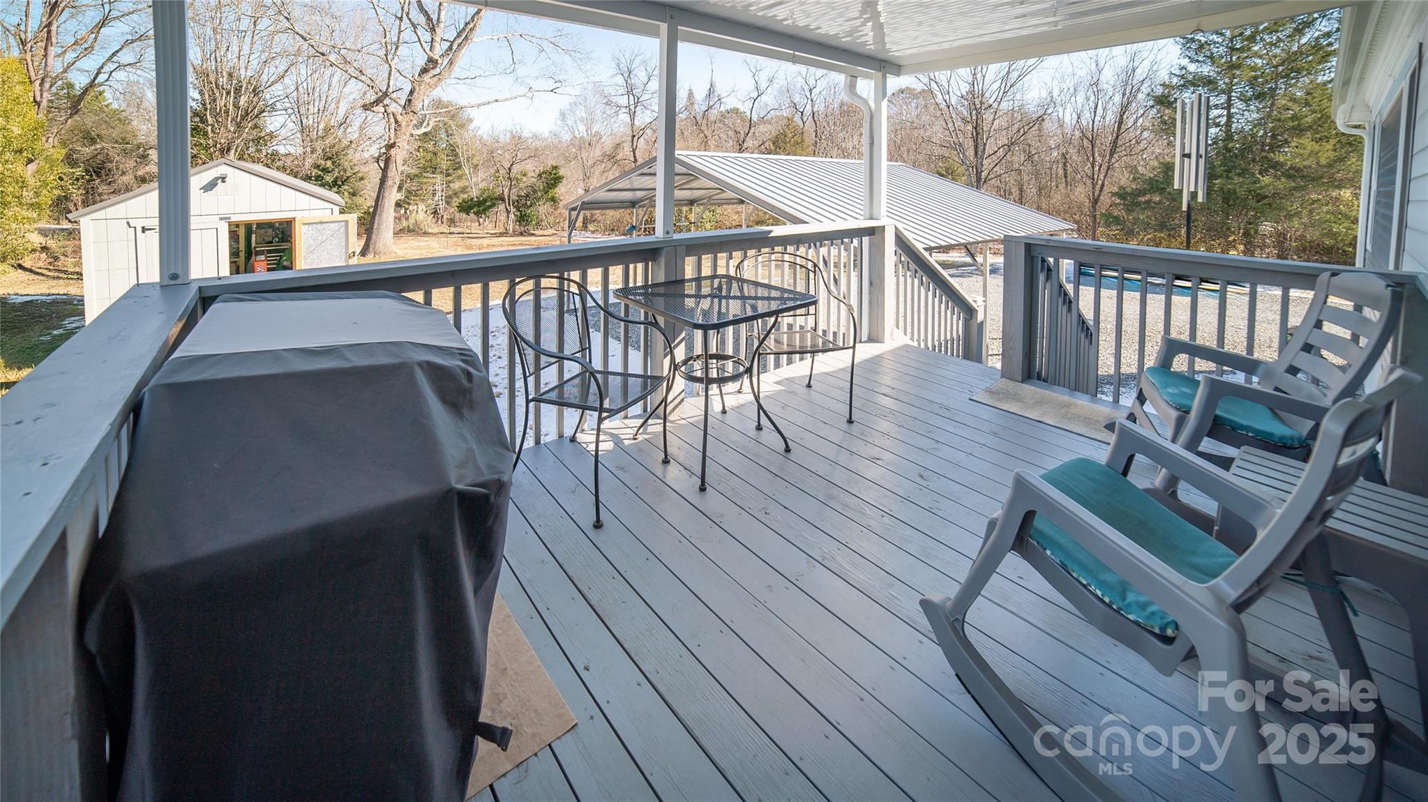 413 London Street Property Photo 23