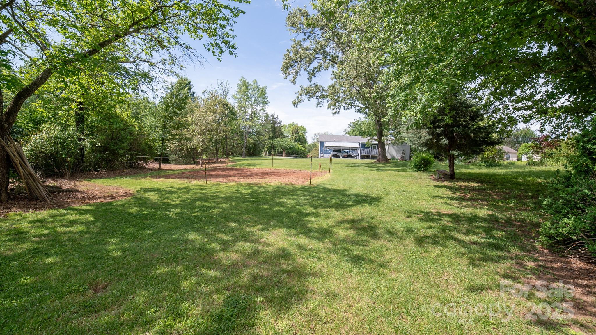 413 London Street Property Photo 27