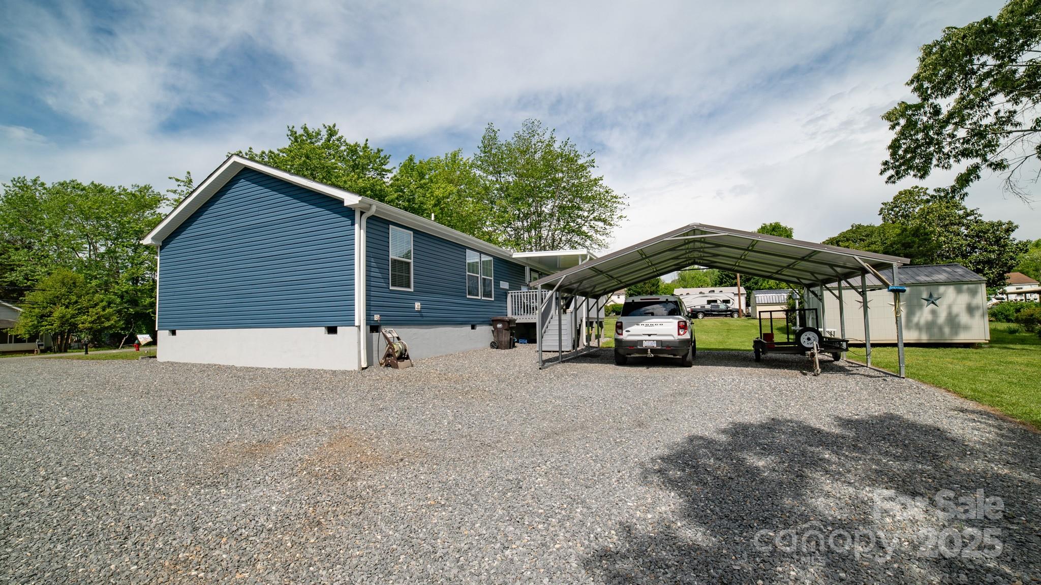 413 London Street Property Photo 29