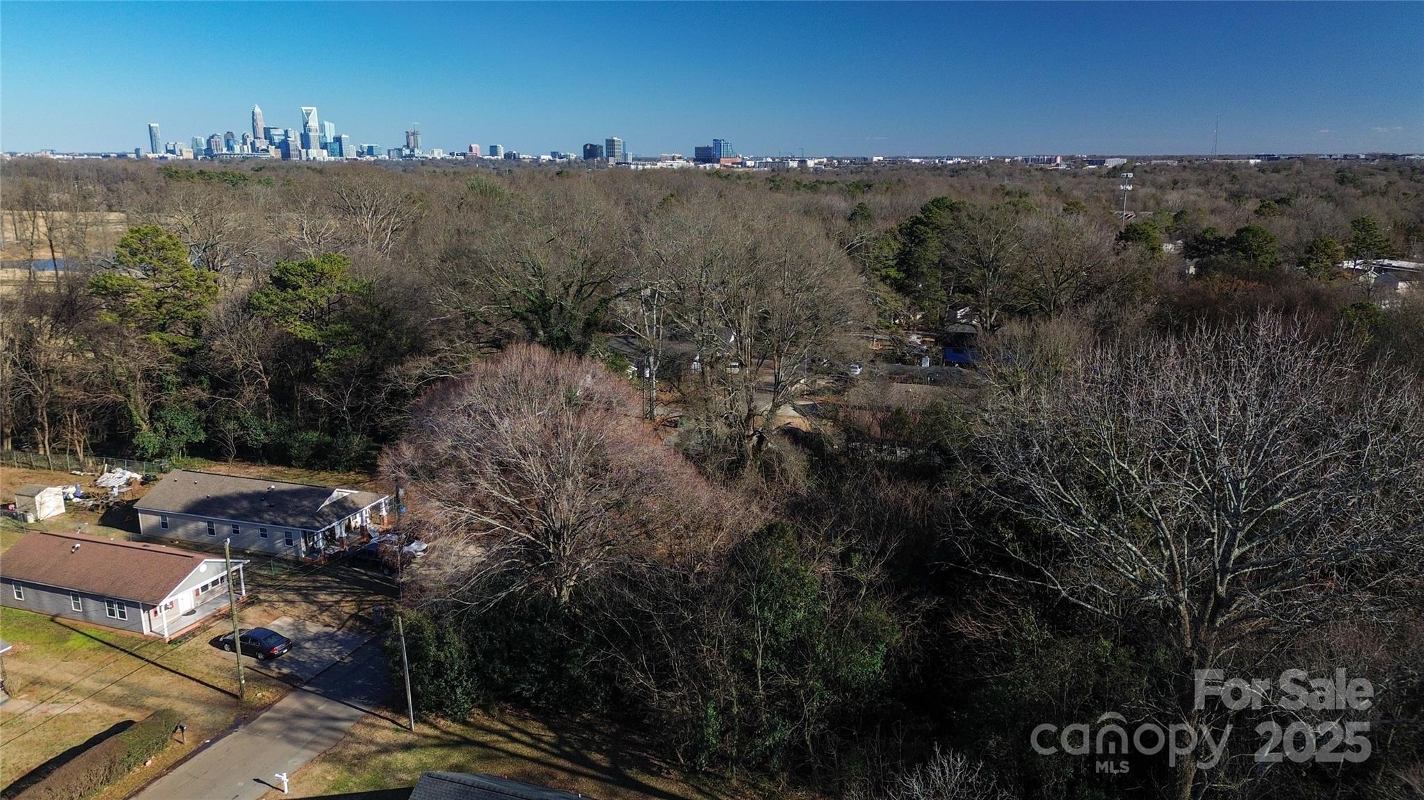 2557 Hemphill Street Property Photo 8