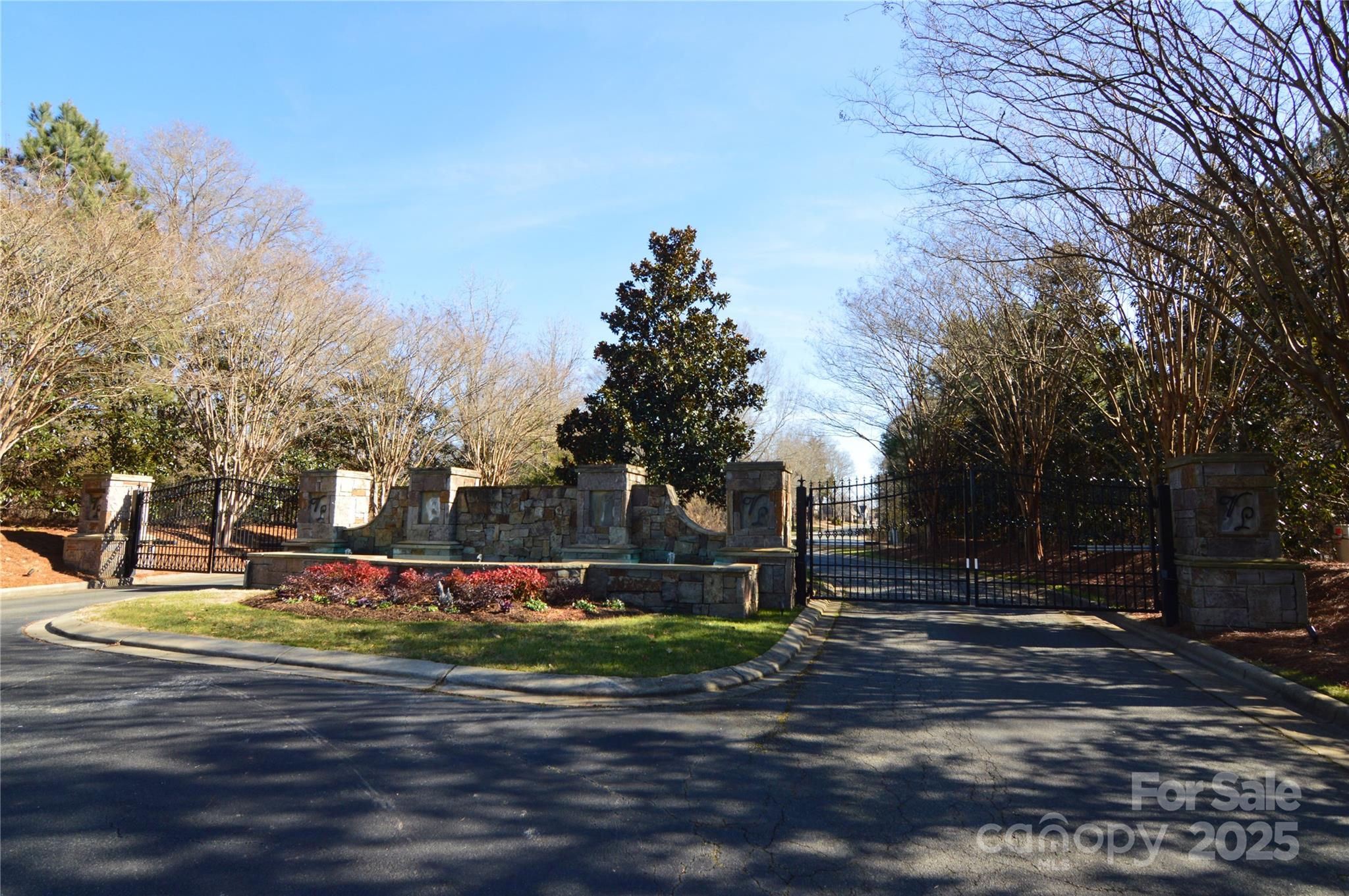 8328 Victoria Lake Drive Property Photo