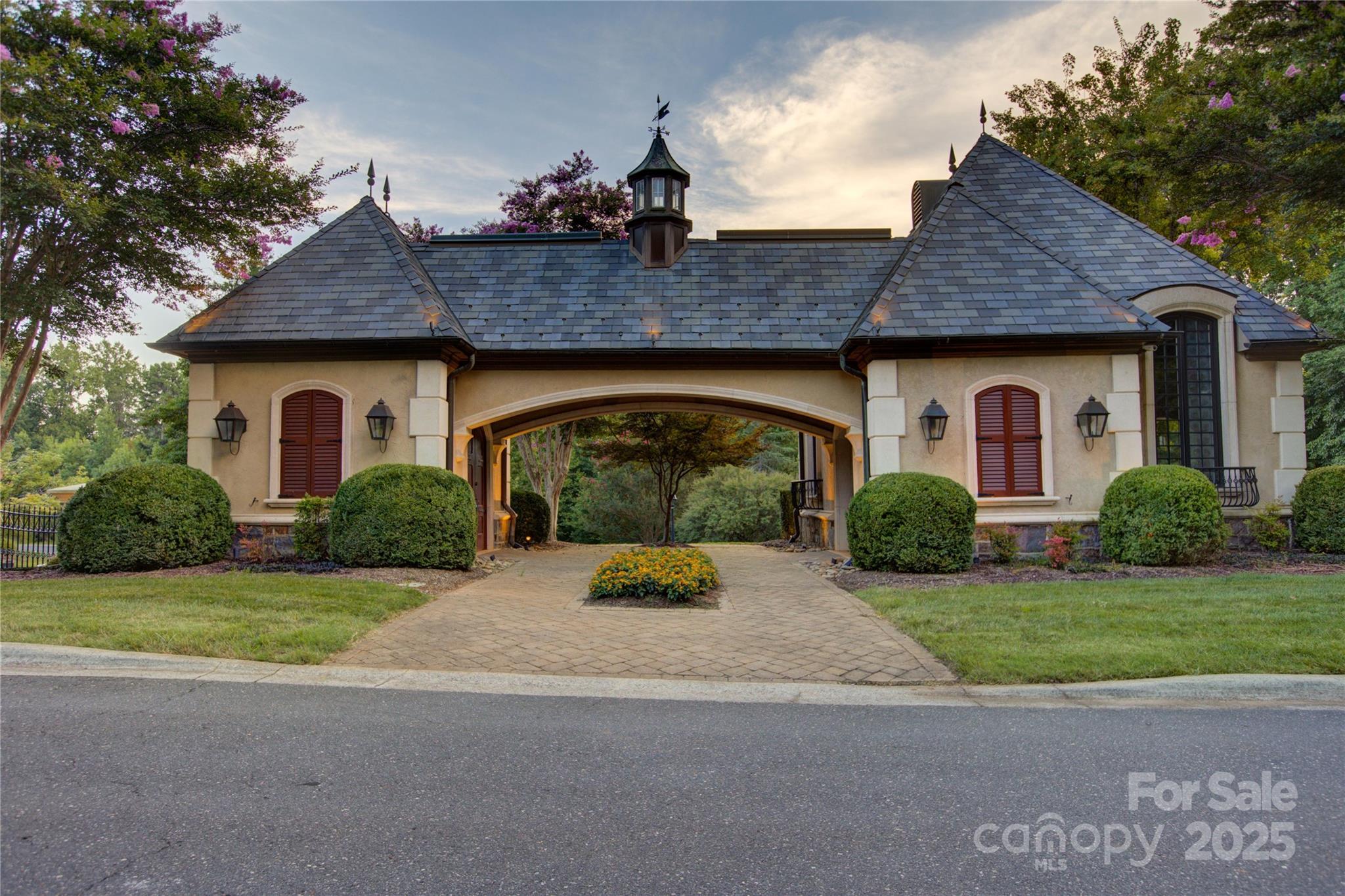 5149 Watermead Lane Property Photo 10