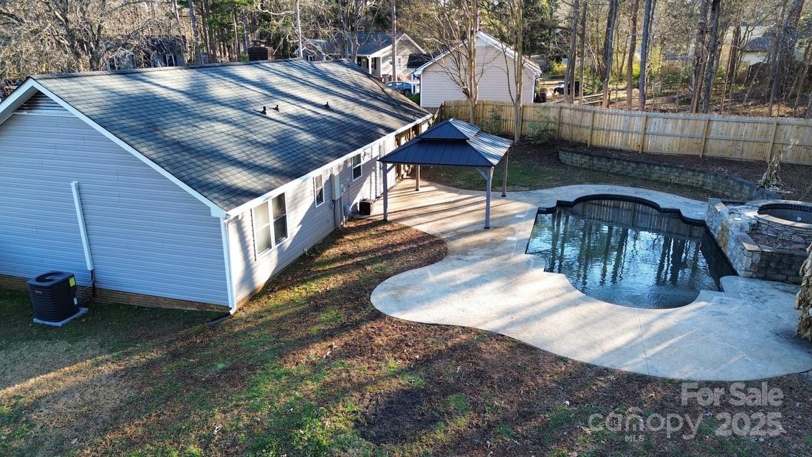 2411 Sutters Road Property Photo 5