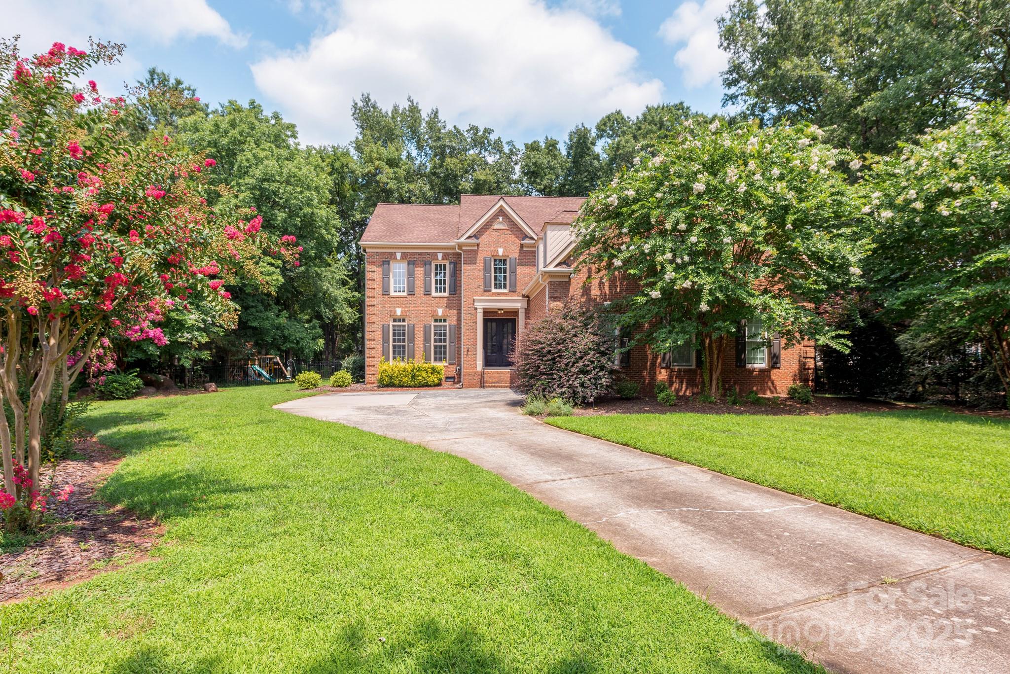 525 Streamside Lane Property Photo
