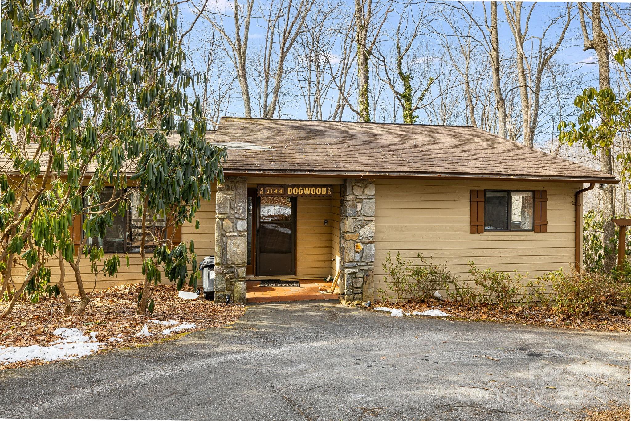 1144 Dogwood Drive Property Photo