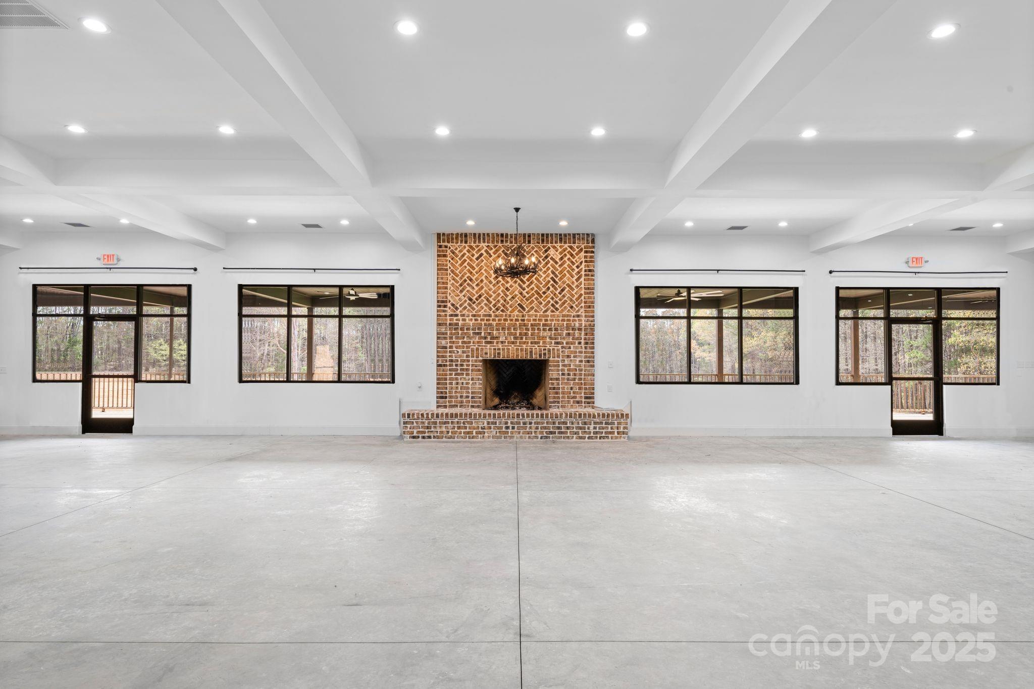 1565 Shinnville Road Property Photo 4