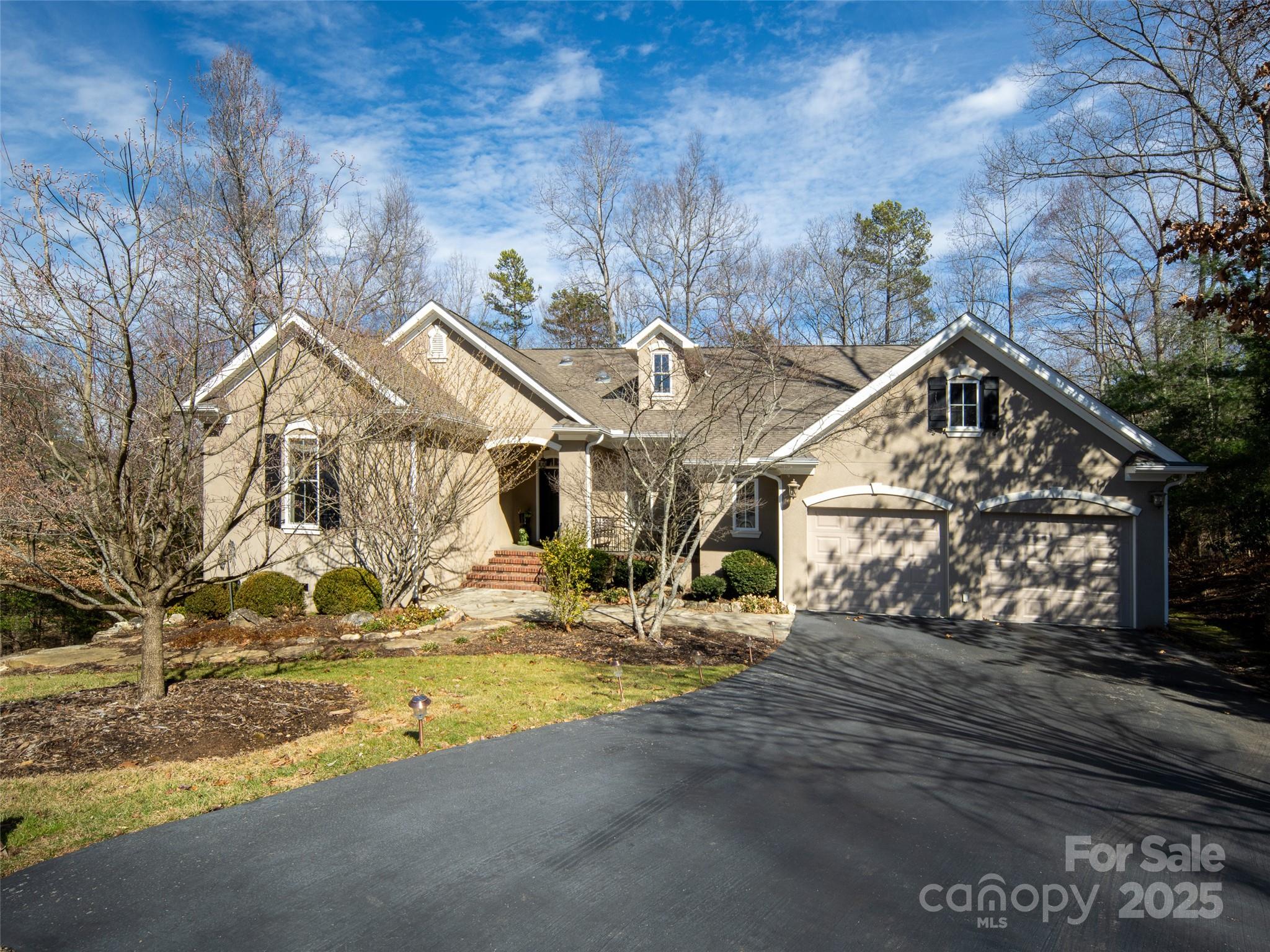 14 White Palmer Court Property Photo