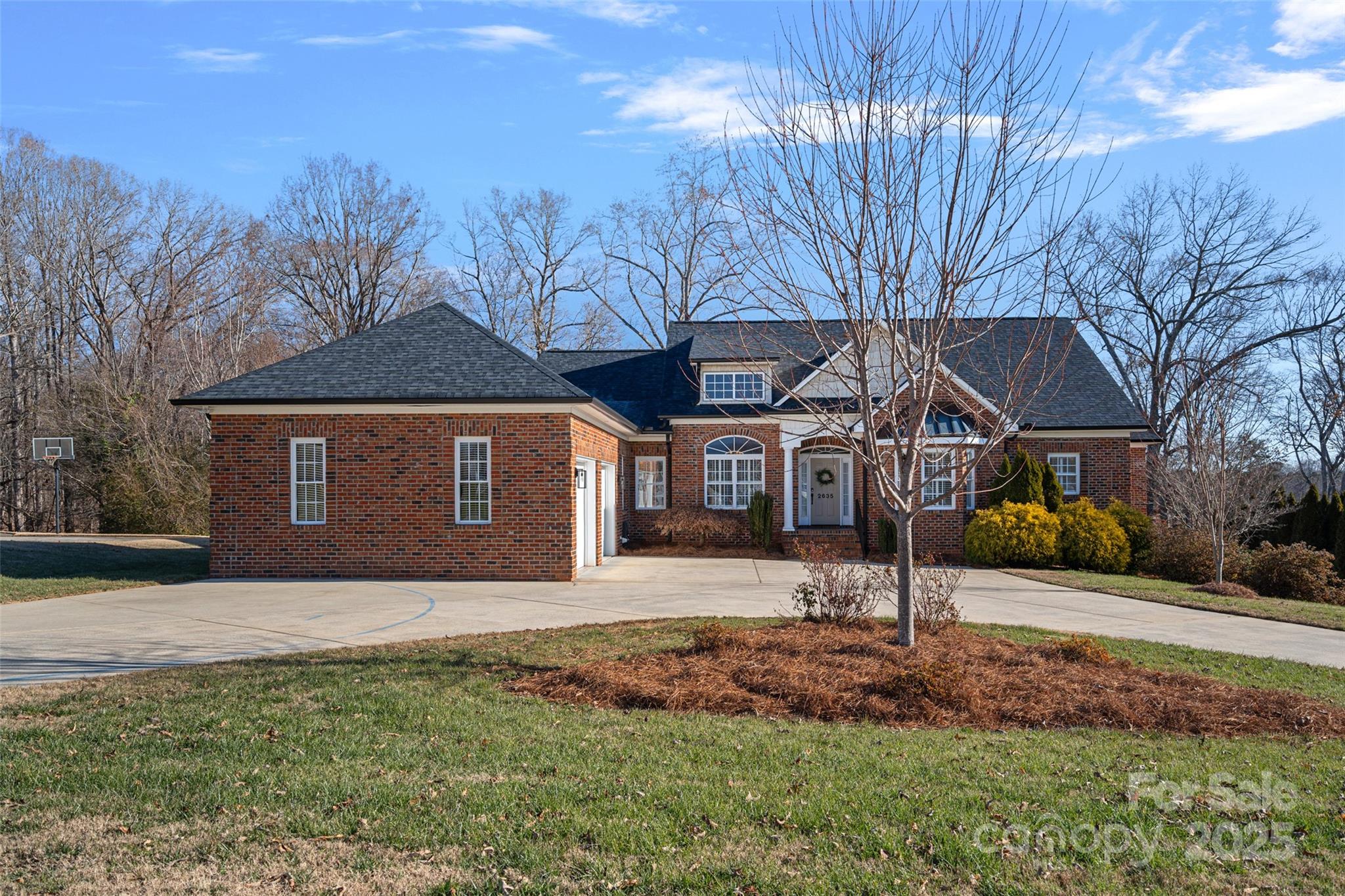2635 Queens Drive Property Photo