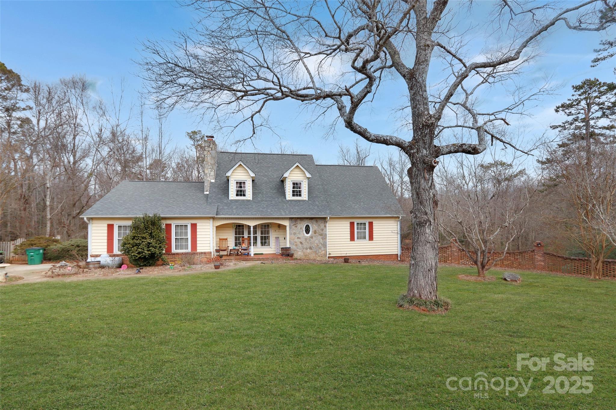 28043 Real Estate Listings Main Image