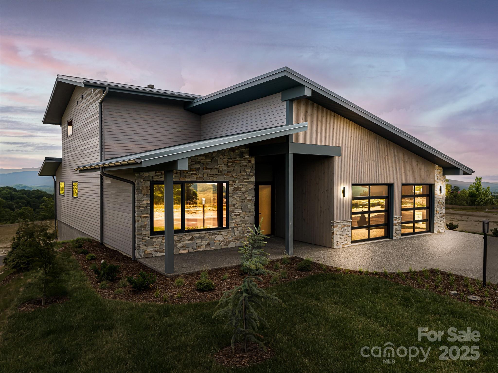 24 S Watchman Drive Property Photo 1