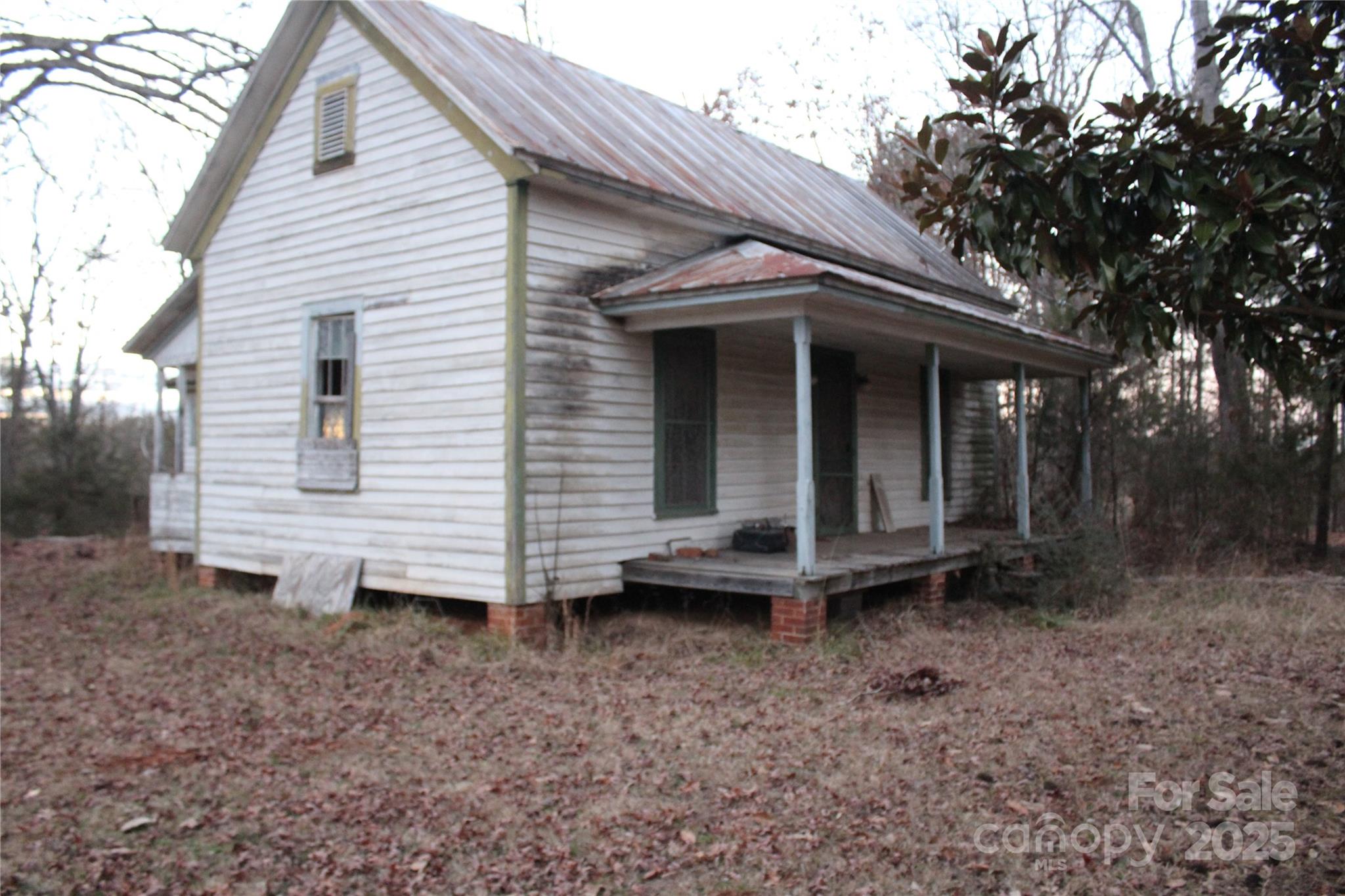 8643 Cottonville Road Property Photo