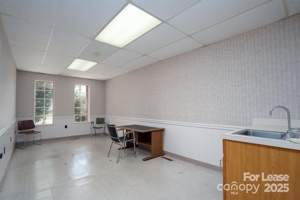 316 E Main Street Property Photo 7